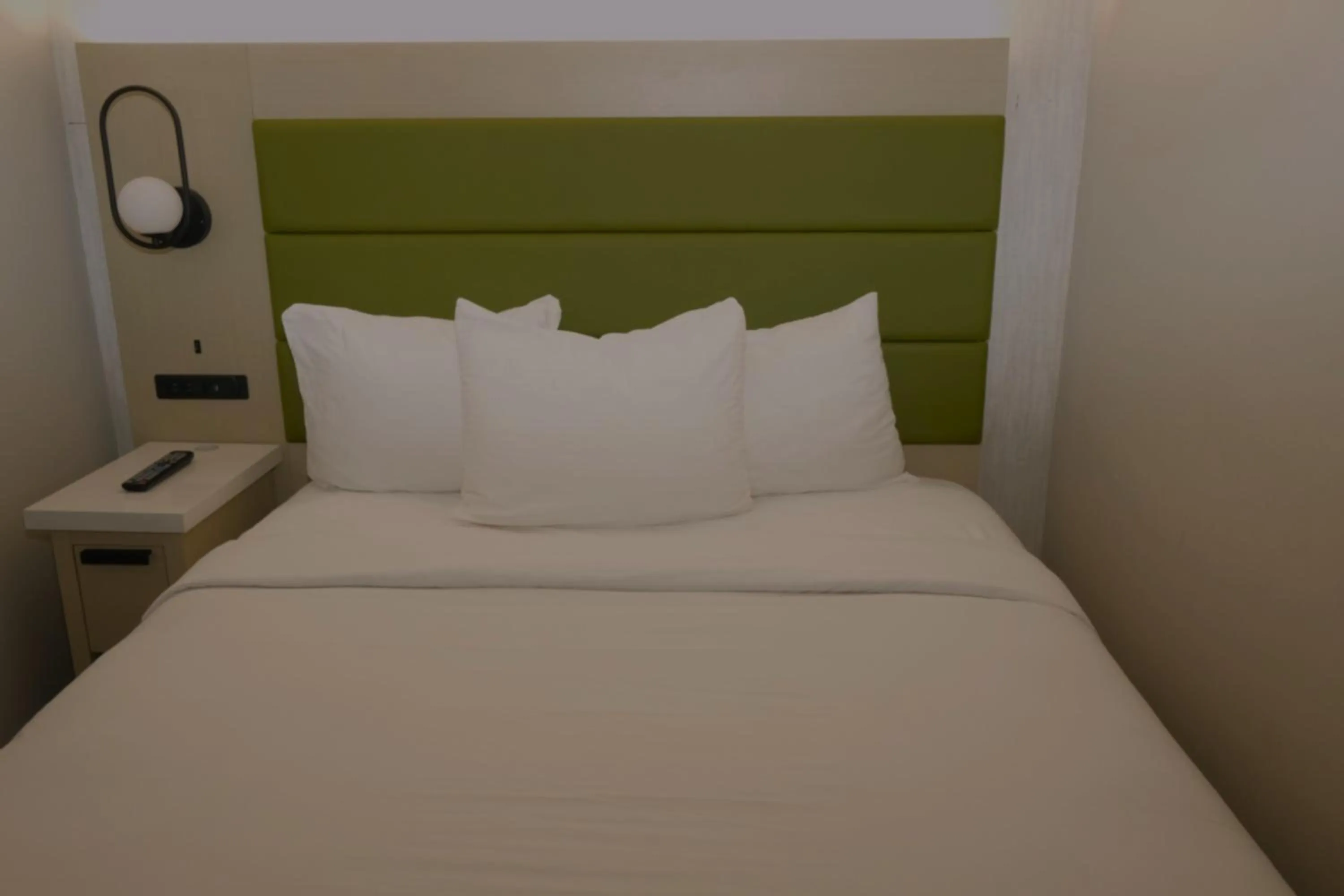 Bed in Ramada Plaza by Wyndham Gatineau/Manoir du Casino