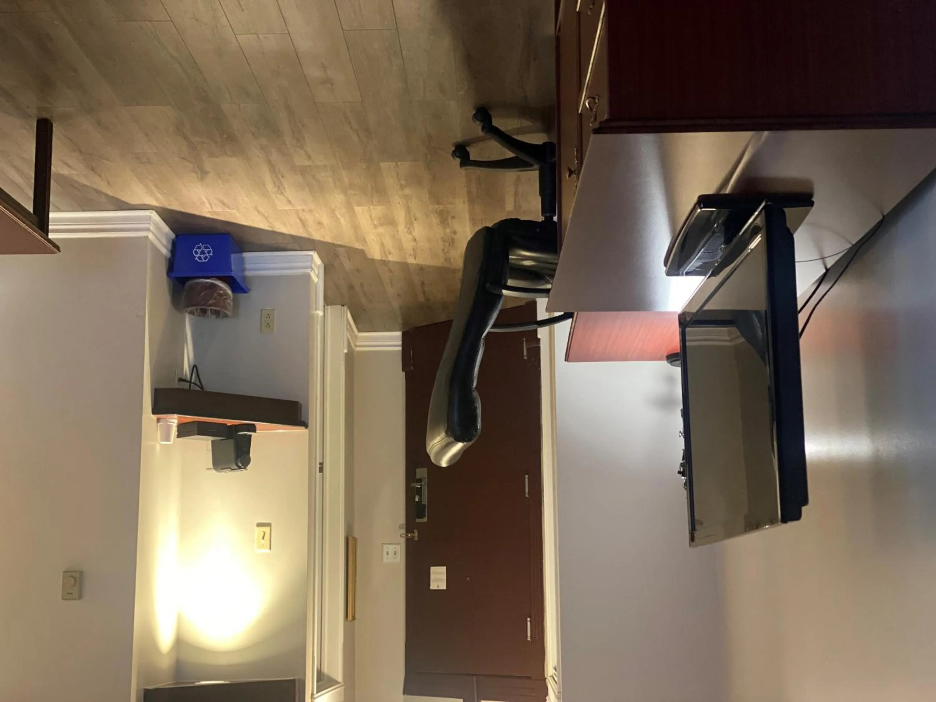 TV and multimedia in Ramada Plaza by Wyndham Gatineau/Manoir du Casino