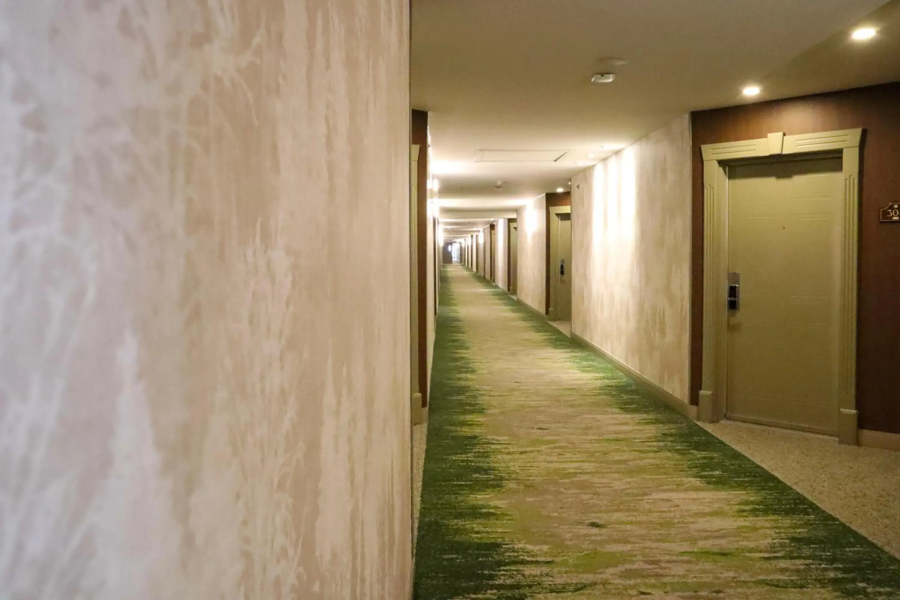 Property building in Ramada Plaza by Wyndham Gatineau/Manoir du Casino Property building in Ramada Plaza by Wyndham Gatineau/Manoir du Casino