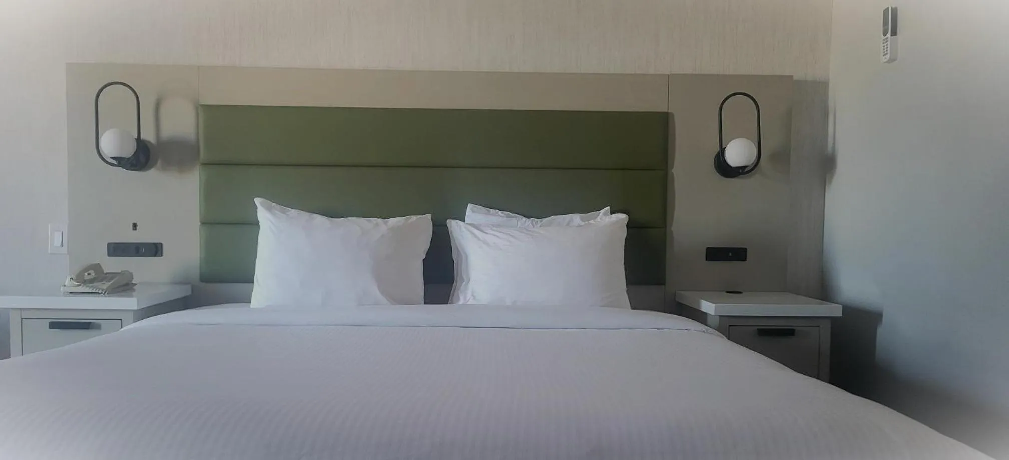 Bed in Ramada Plaza by Wyndham Gatineau/Manoir du Casino