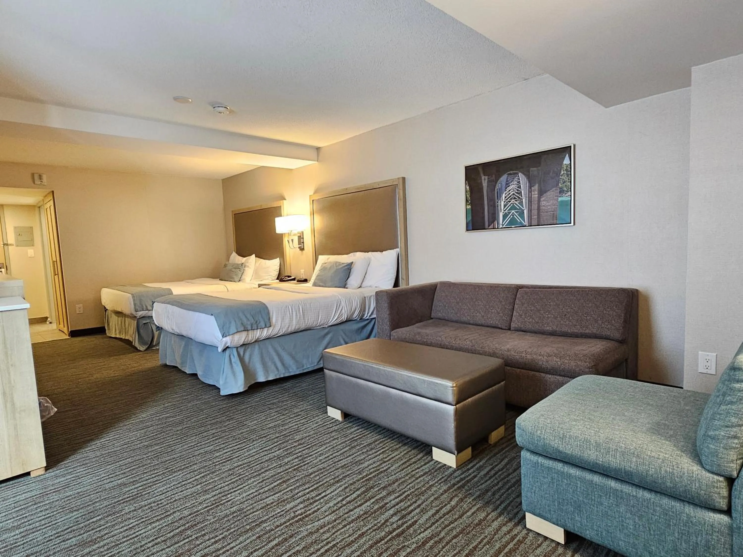 Seating area, Bed in Vittoria Hotel & Suites