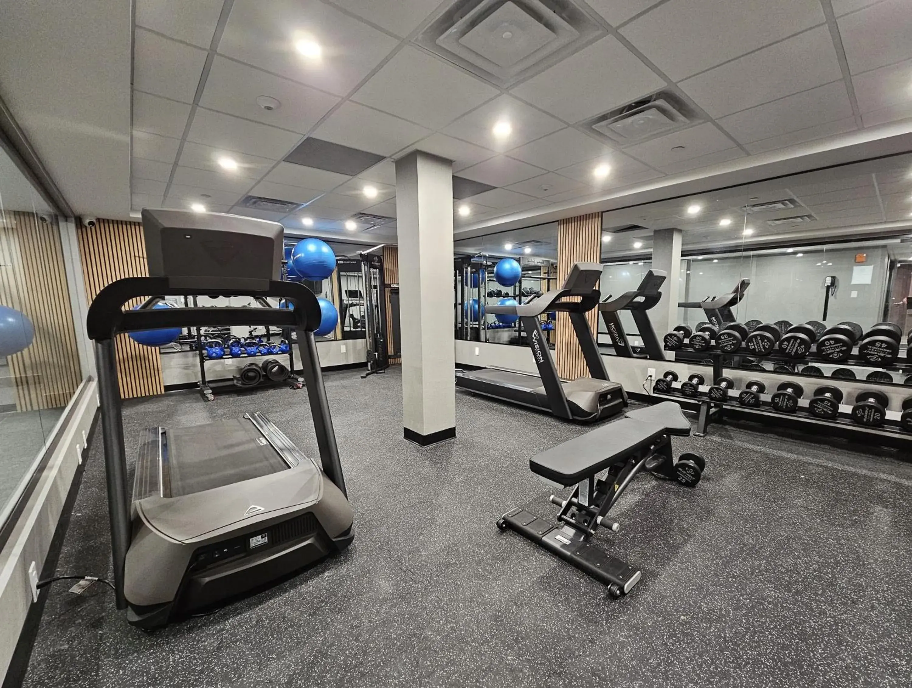 Fitness centre/facilities in Vittoria Hotel & Suites Fitness centre/facilities in Vittoria Hotel & Suites