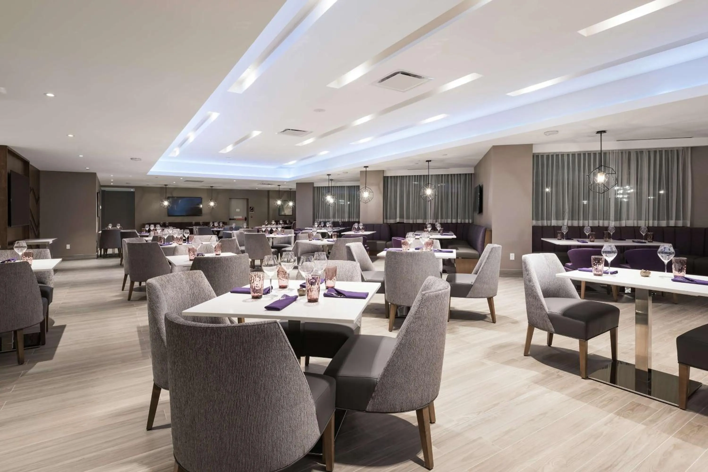 Restaurant/places to eat in Hilton Garden Inn Ottawa Downtown