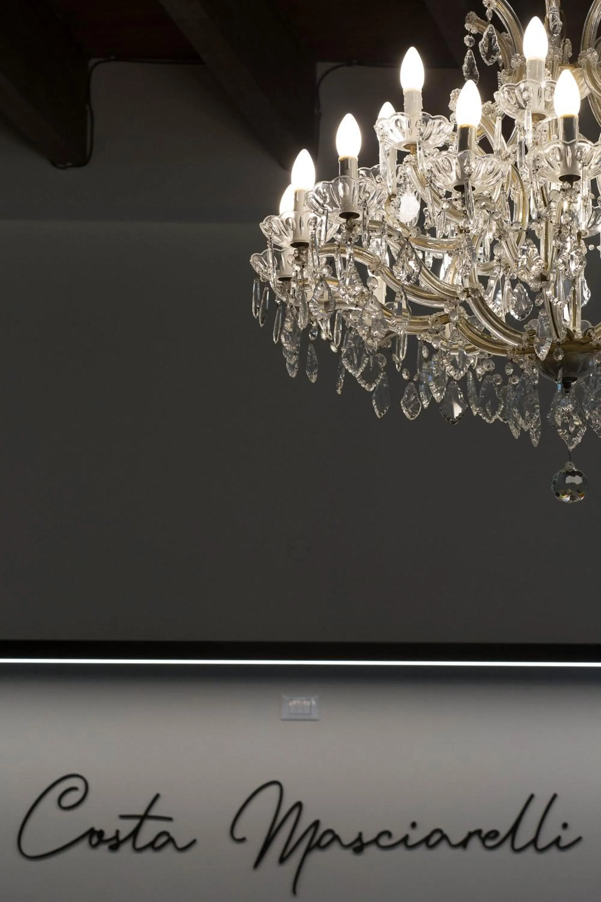 Property logo or sign in B&B Costa Masciarelli - Suite affrescate a due passi dal Duomo