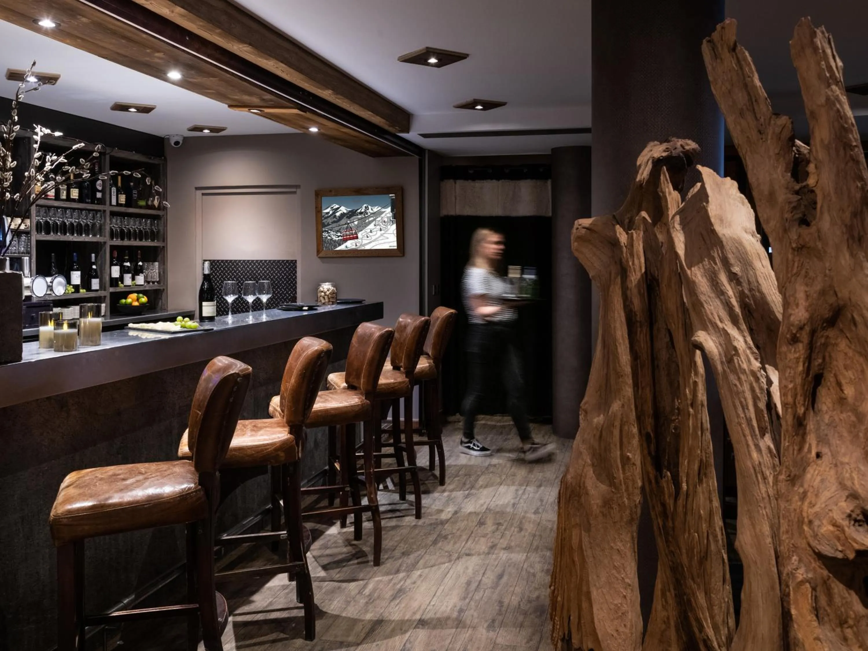 Lounge or bar in Hôtel Ski Lodge - Chambres & Appartements - Village Montana