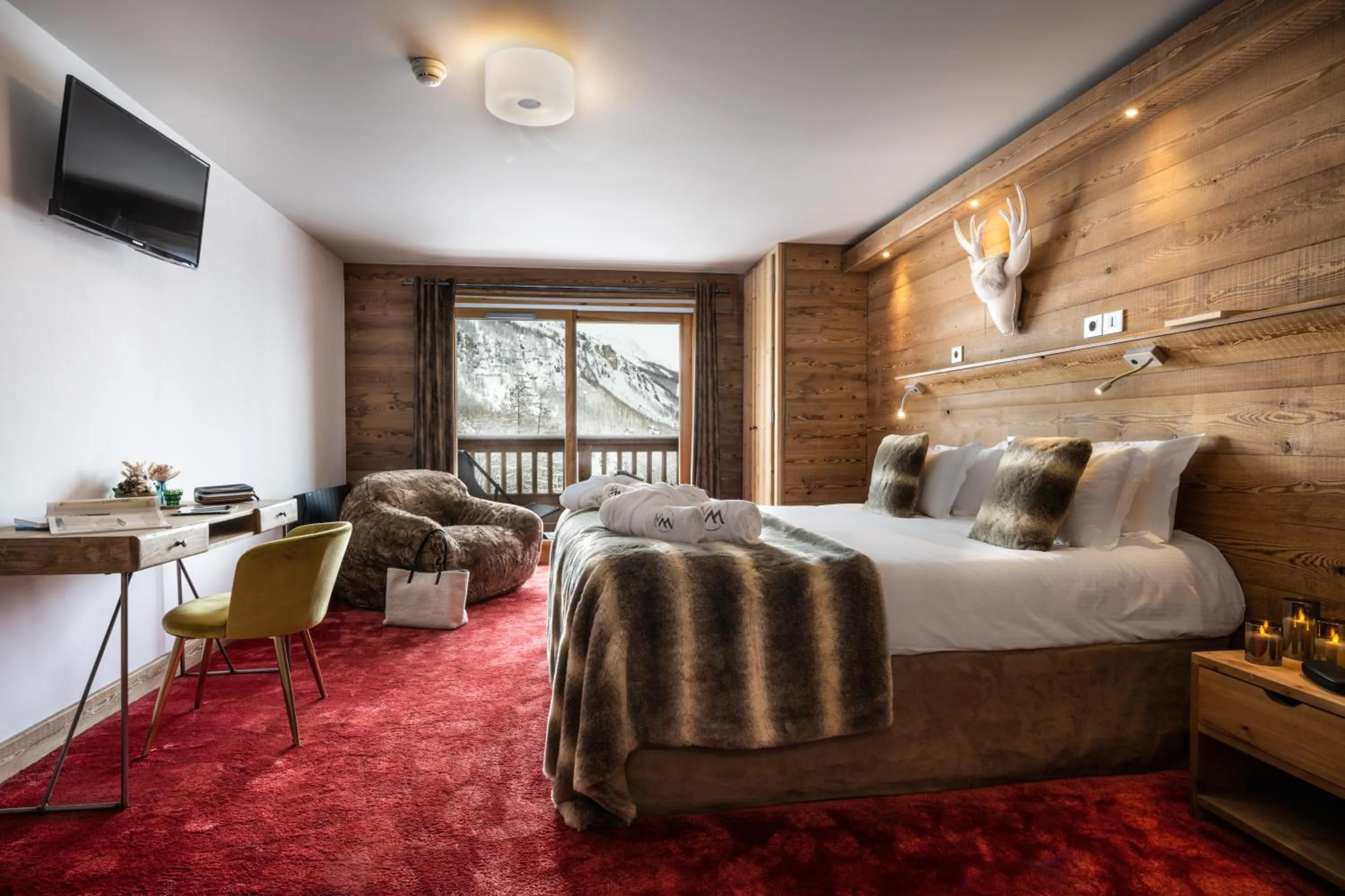 Bed in Hôtel Ski Lodge - Chambres & Appartements - Village Montana