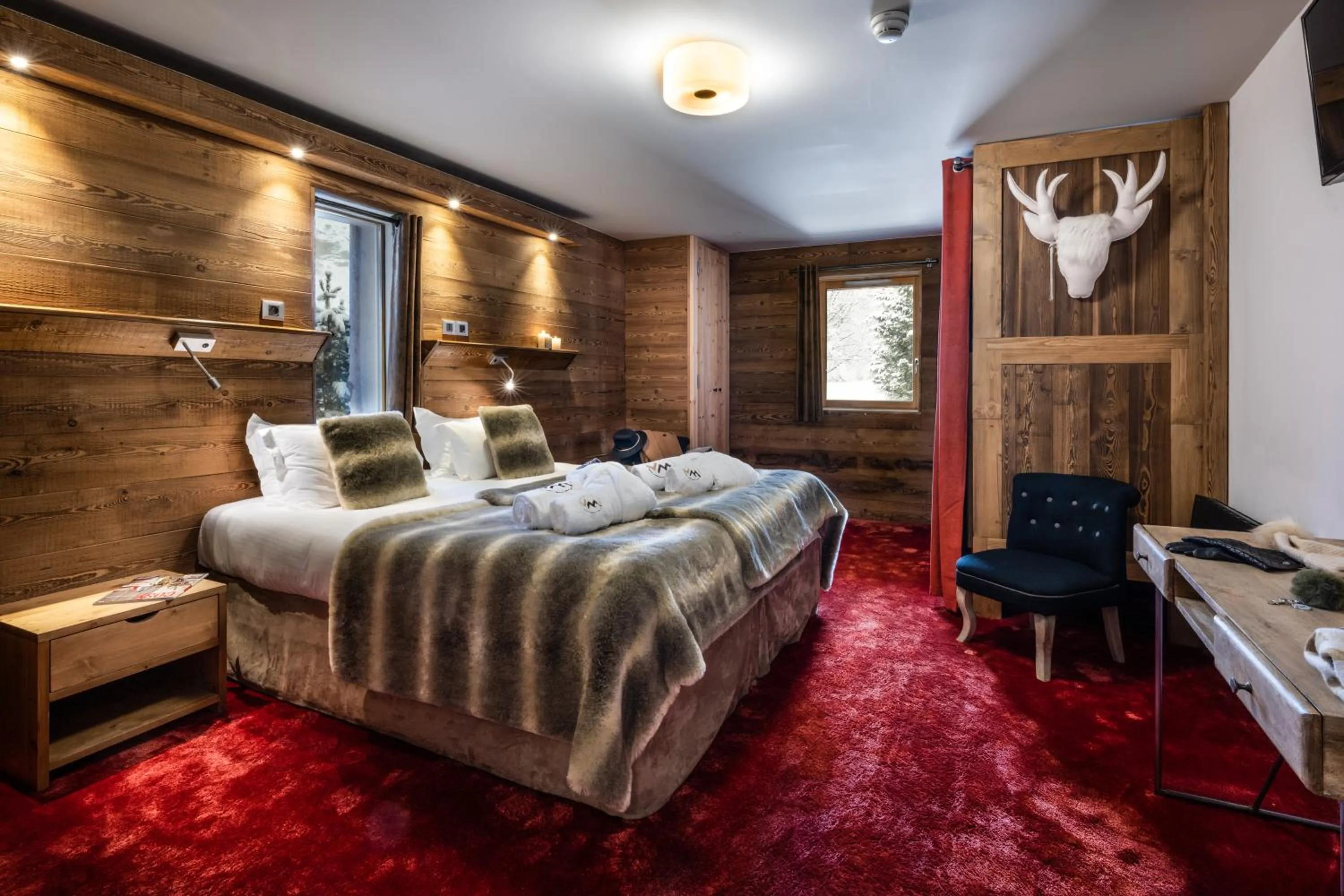 Bed in Hôtel Ski Lodge - Chambres & Appartements - Village Montana