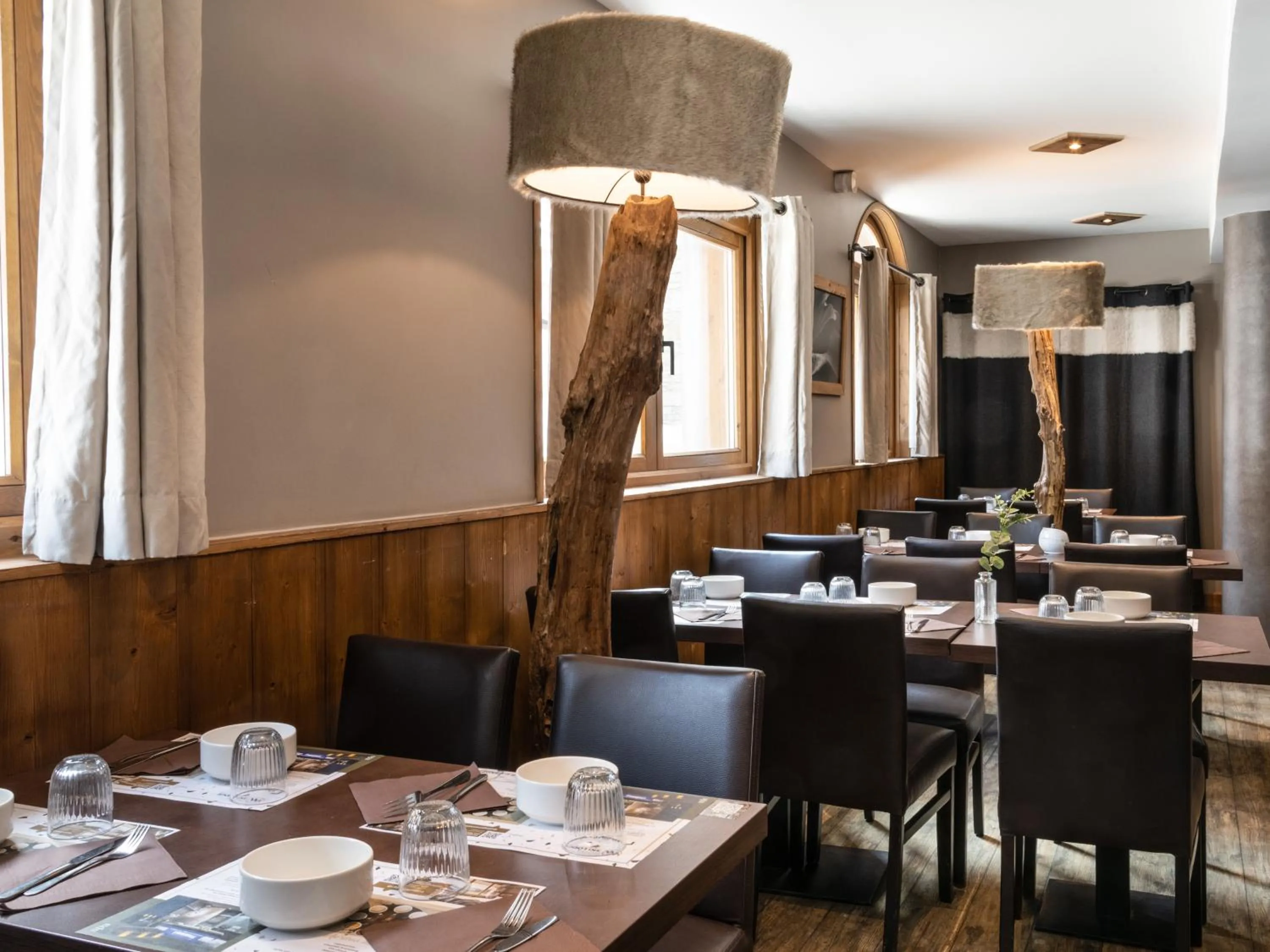 Restaurant/places to eat in Hôtel Ski Lodge - Chambres & Appartements - Village Montana