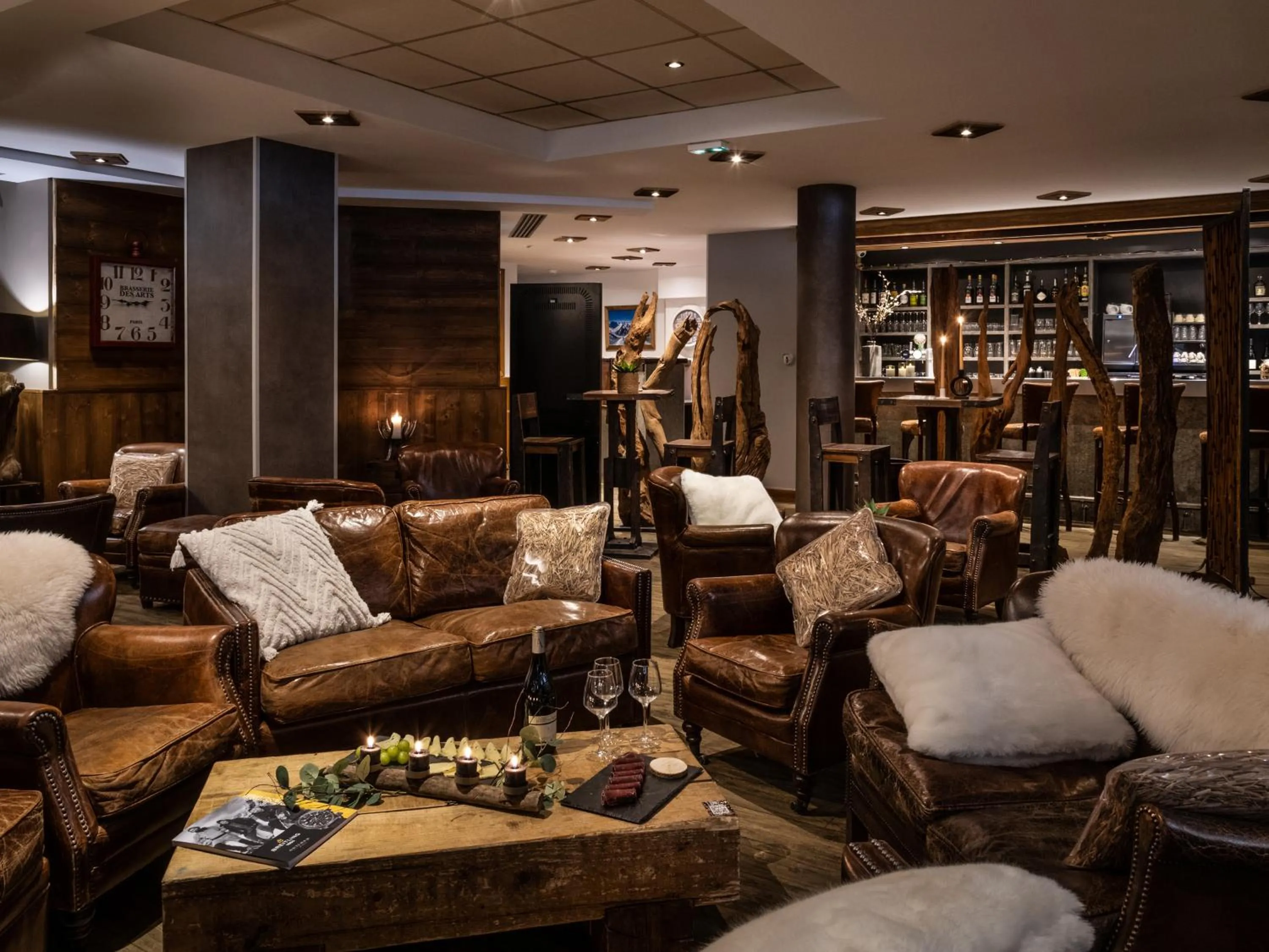 Lounge or bar in Hôtel Ski Lodge - Chambres & Appartements - Village Montana