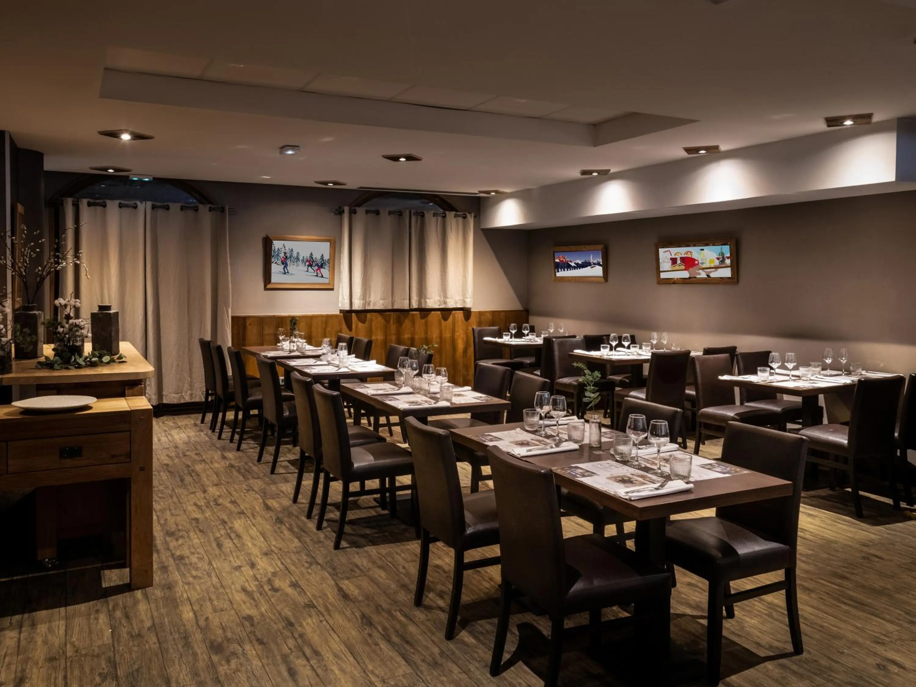Restaurant/places to eat in Hôtel Ski Lodge - Chambres & Appartements - Village Montana
