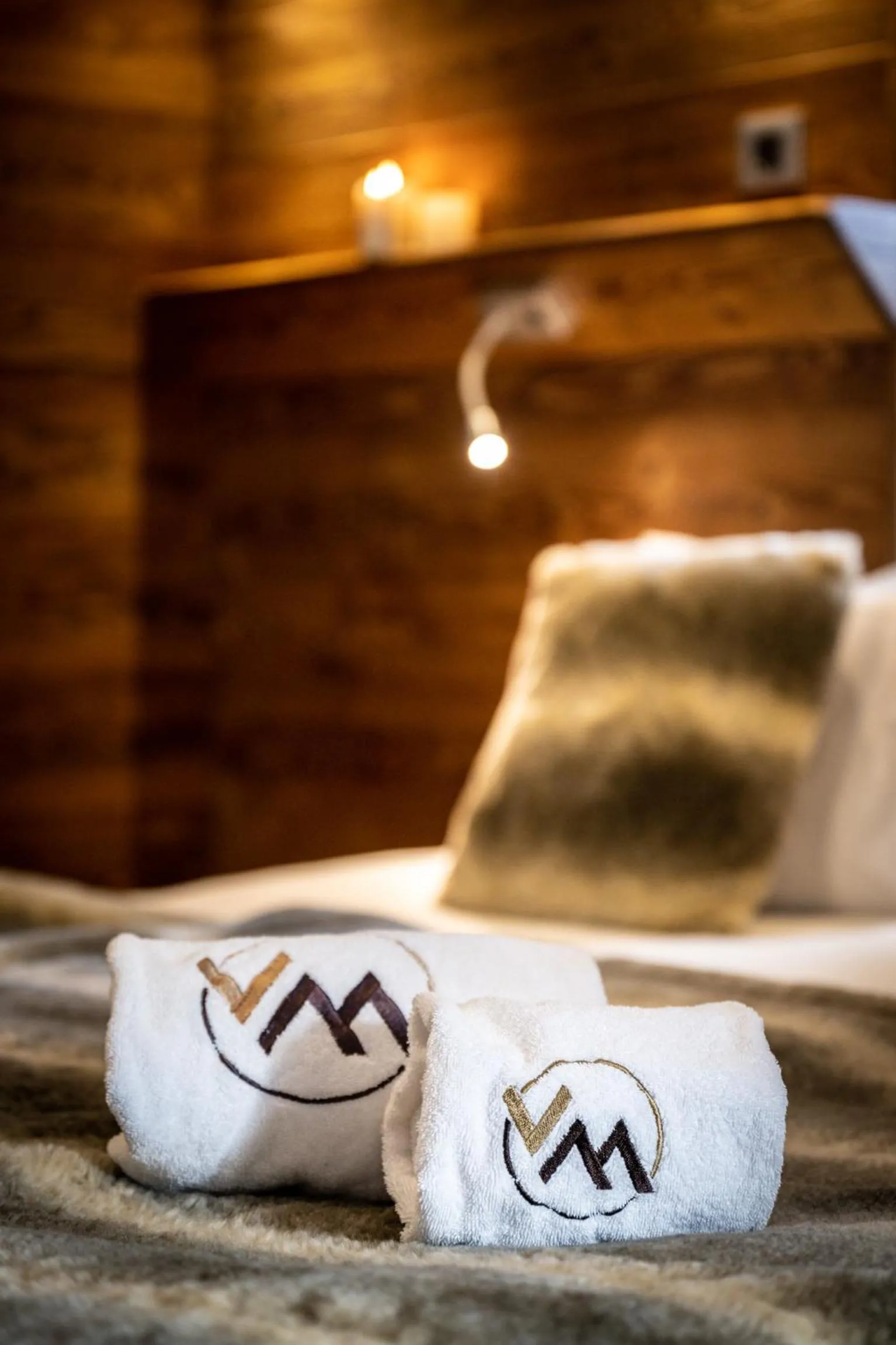 Bed in Hôtel Ski Lodge - Chambres & Appartements - Village Montana
