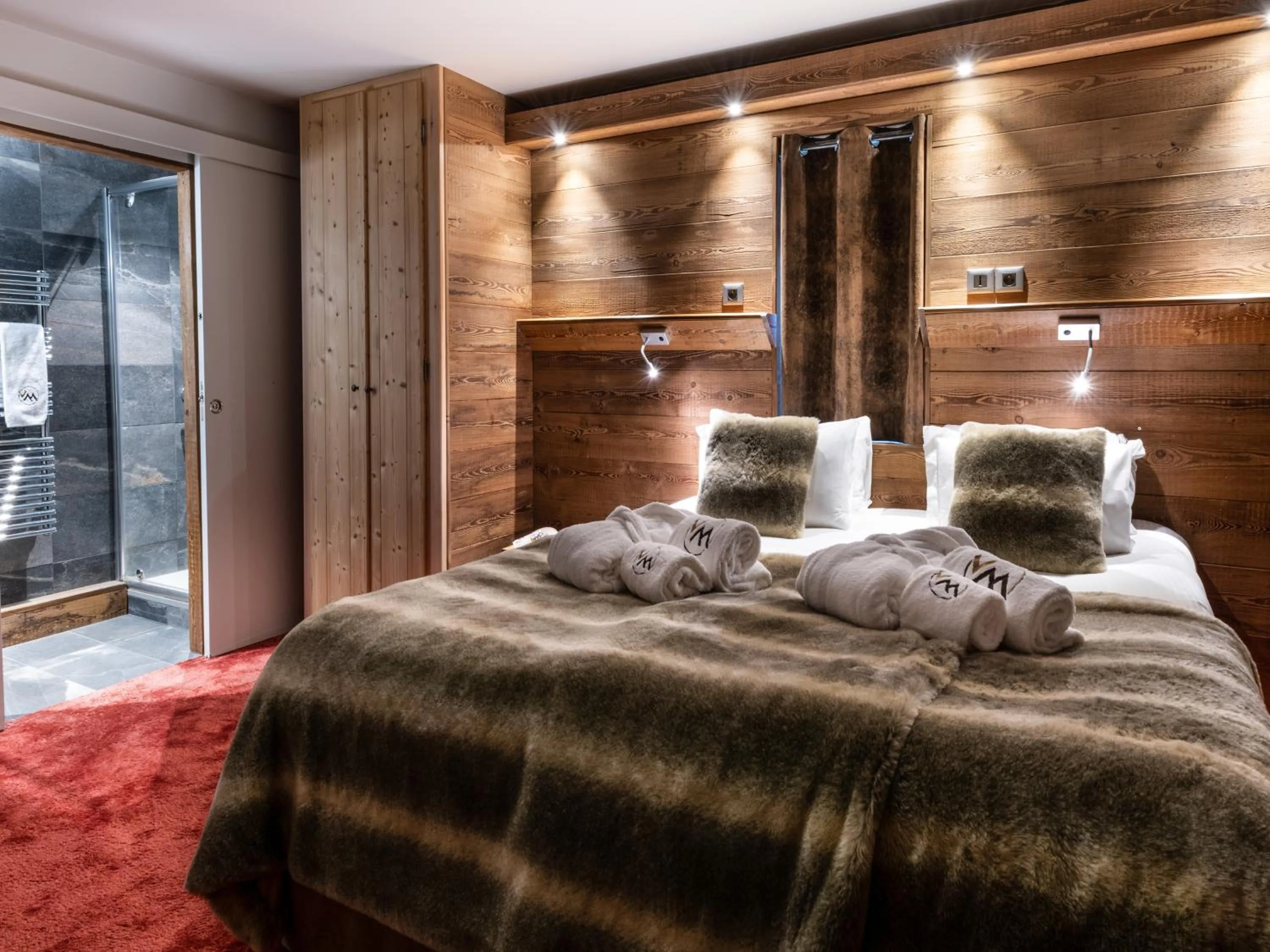 Bed in Hôtel Ski Lodge - Chambres & Appartements - Village Montana