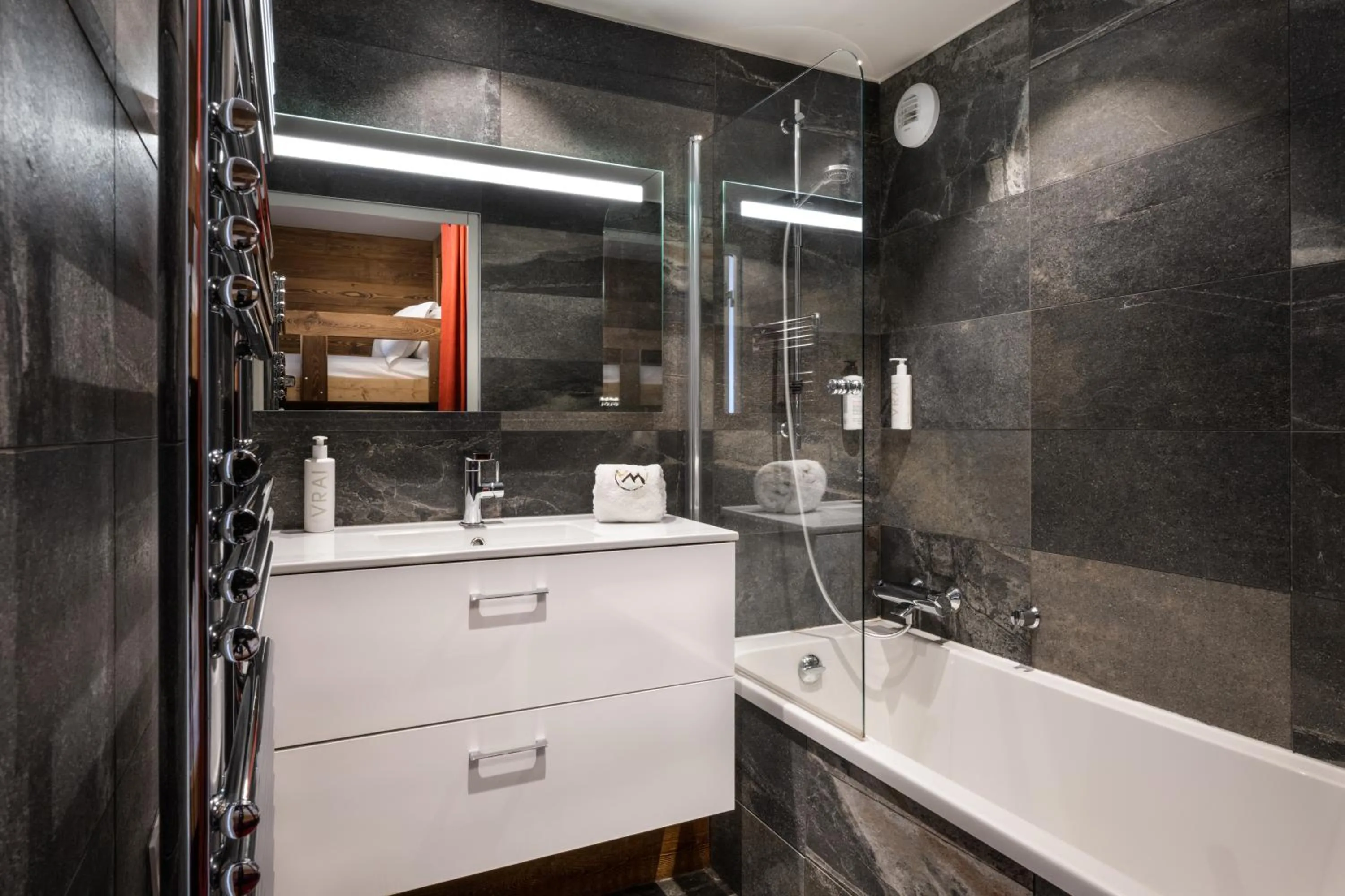 Bathroom in Hôtel Ski Lodge - Chambres & Appartements - Village Montana