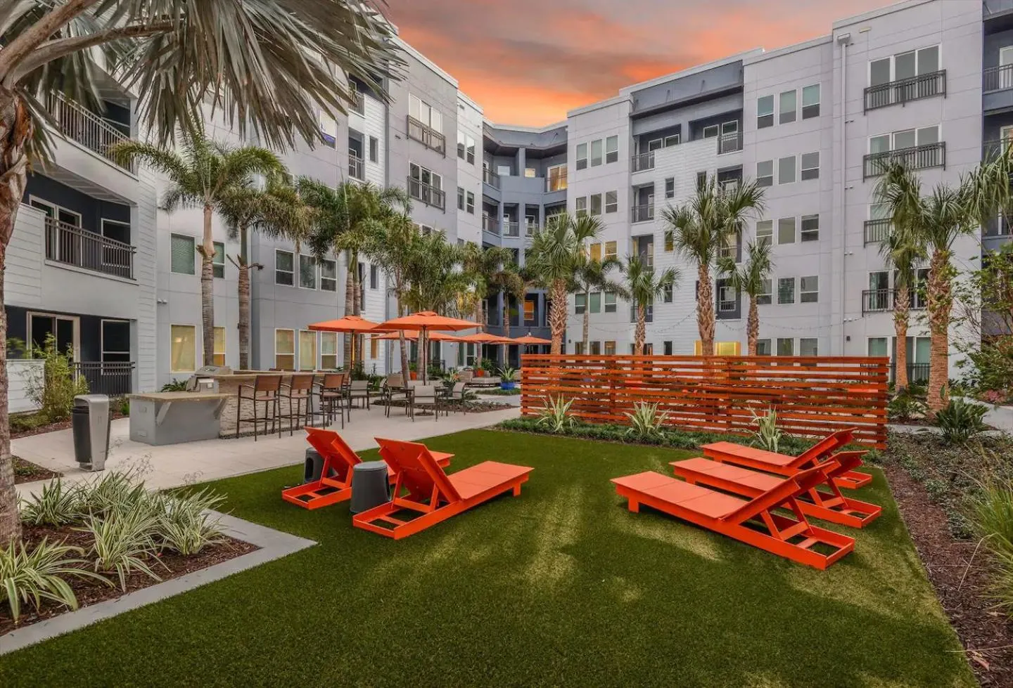 Garden in Apart Hotel near Dodgers Stadium