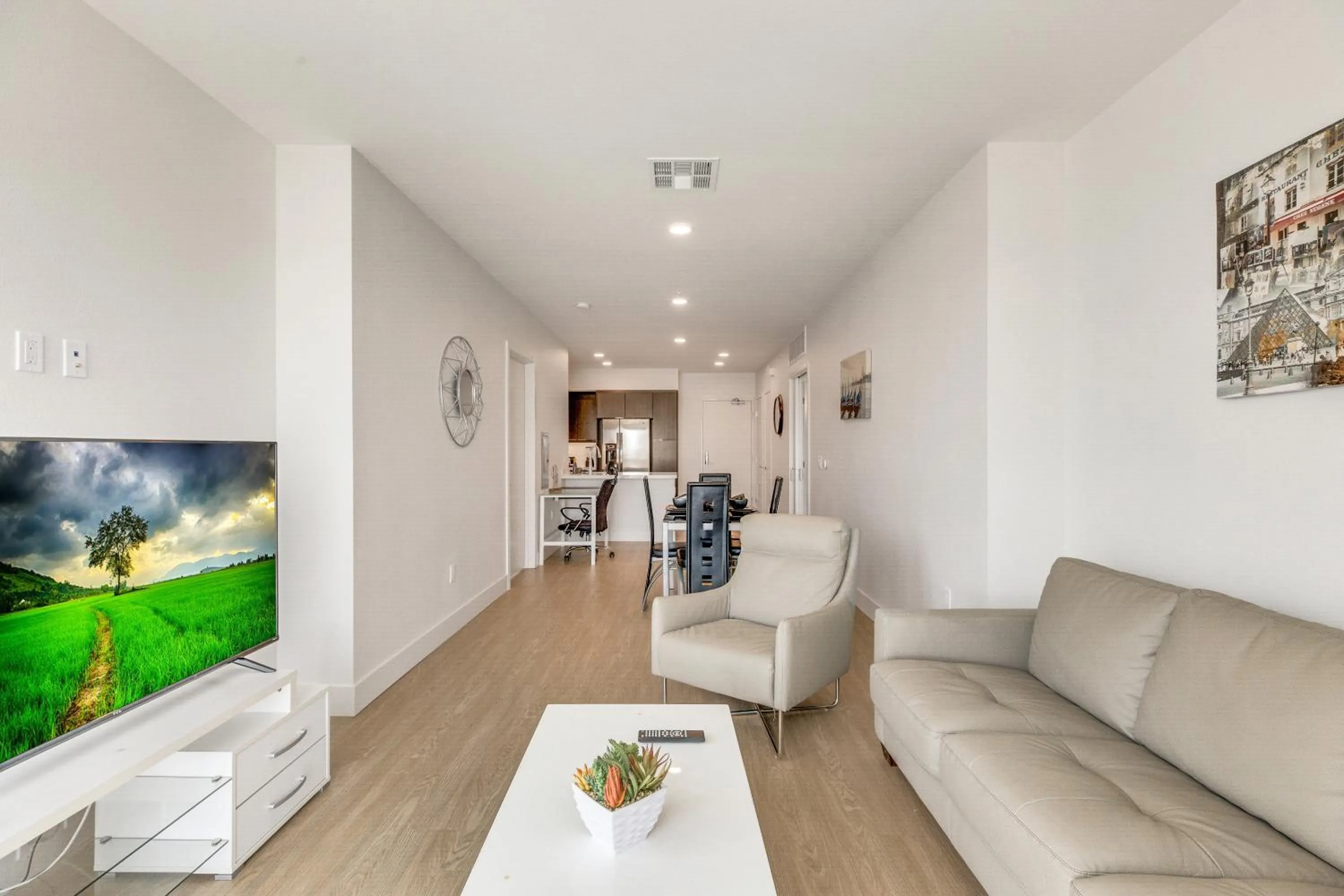 TV and multimedia in Apart Hotel near Dodgers Stadium