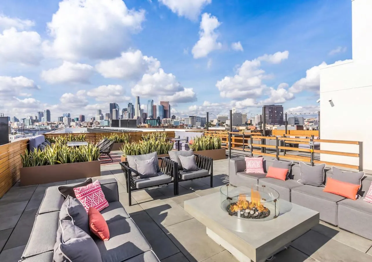 Balcony/Terrace in Apart Hotel near Dodgers Stadium