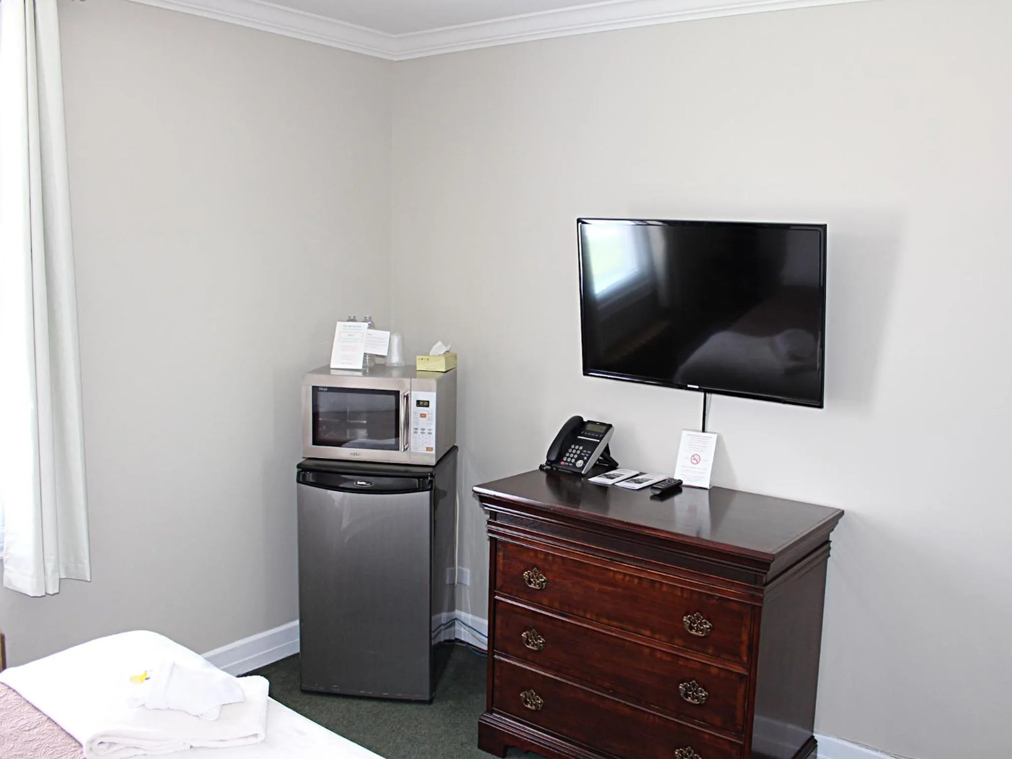 TV and multimedia in Hotel Auberge Michel Doyon