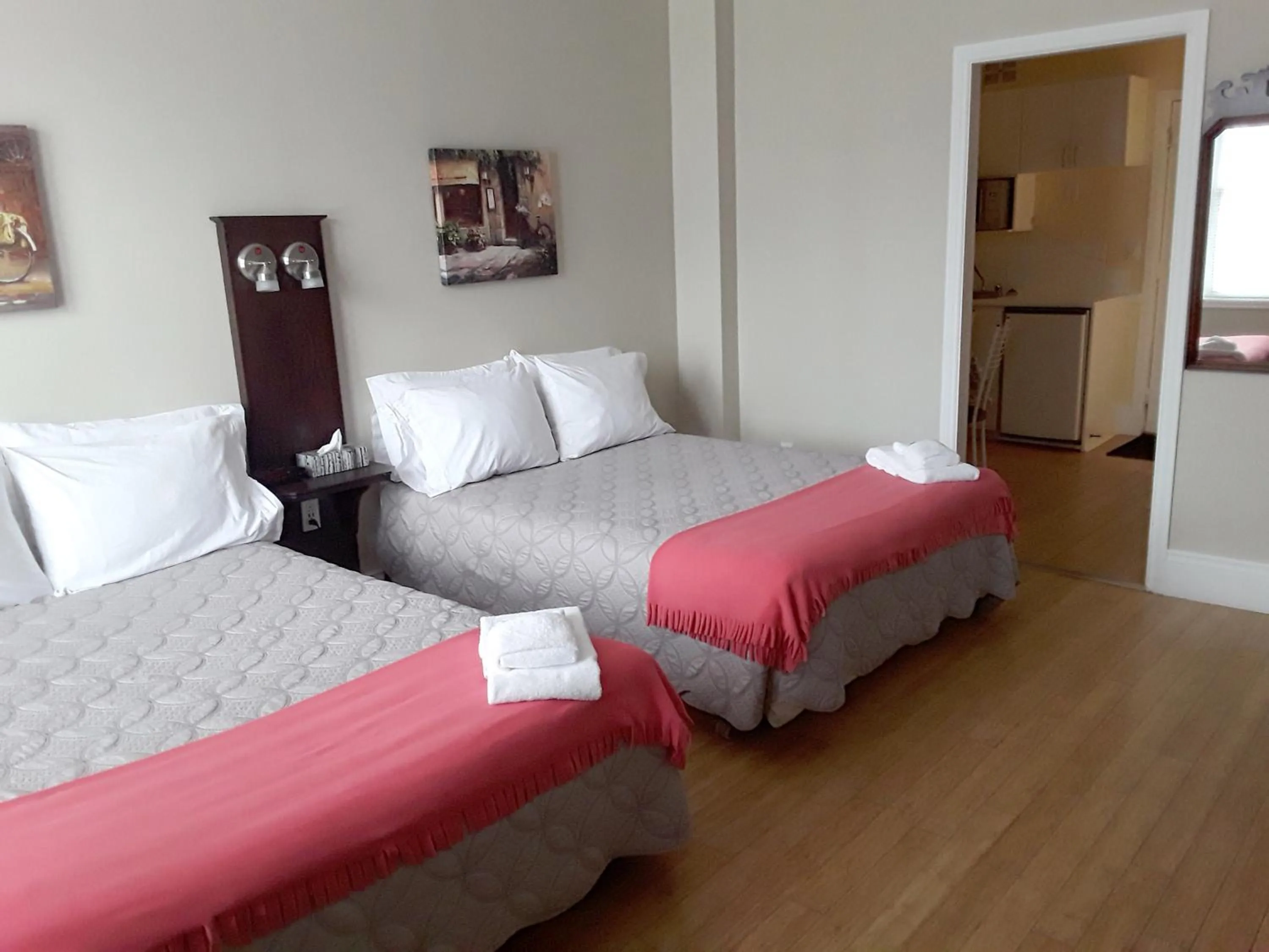 Bedroom in Hotel Auberge Michel Doyon