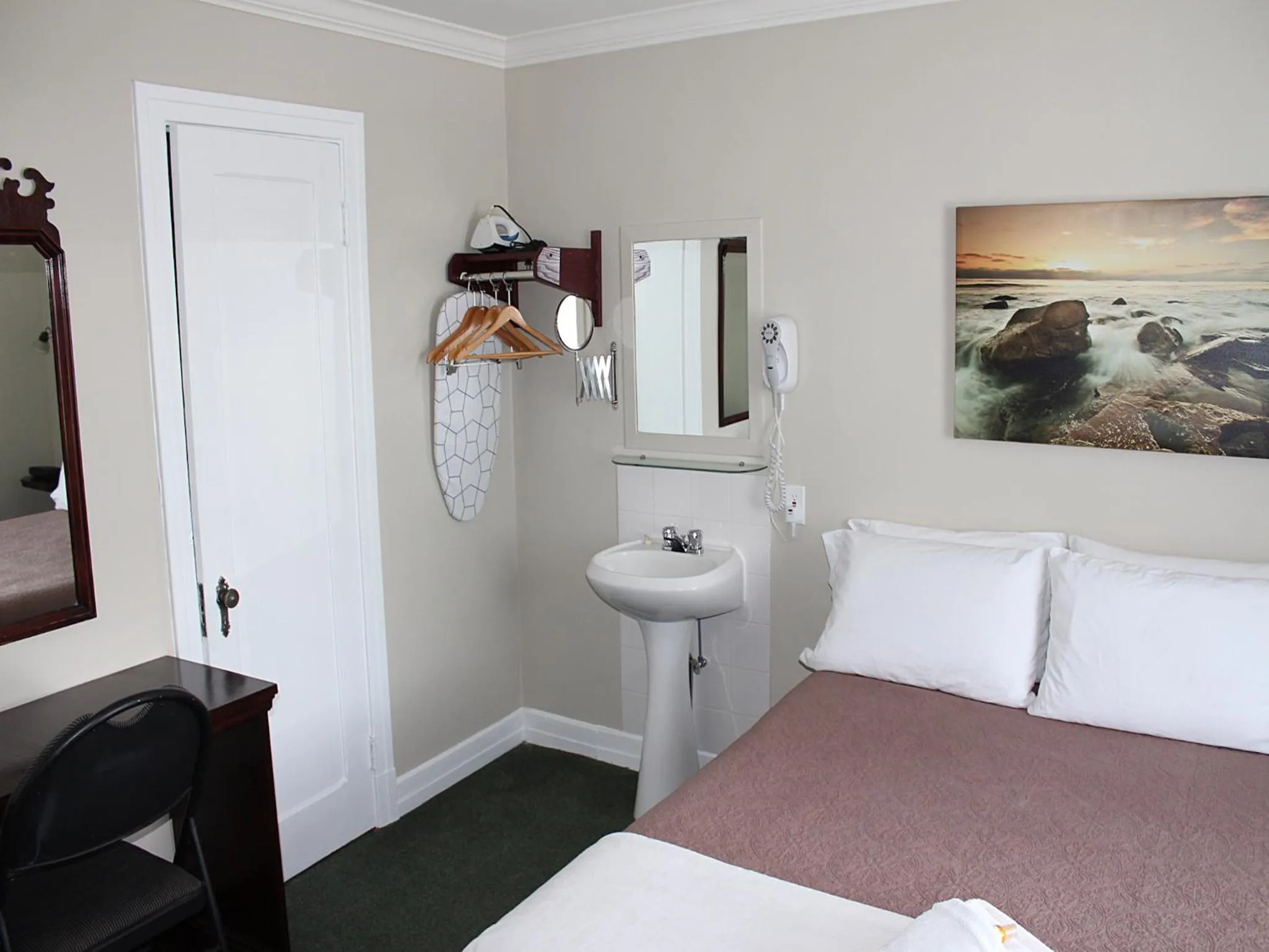 Bedroom in Hotel Auberge Michel Doyon