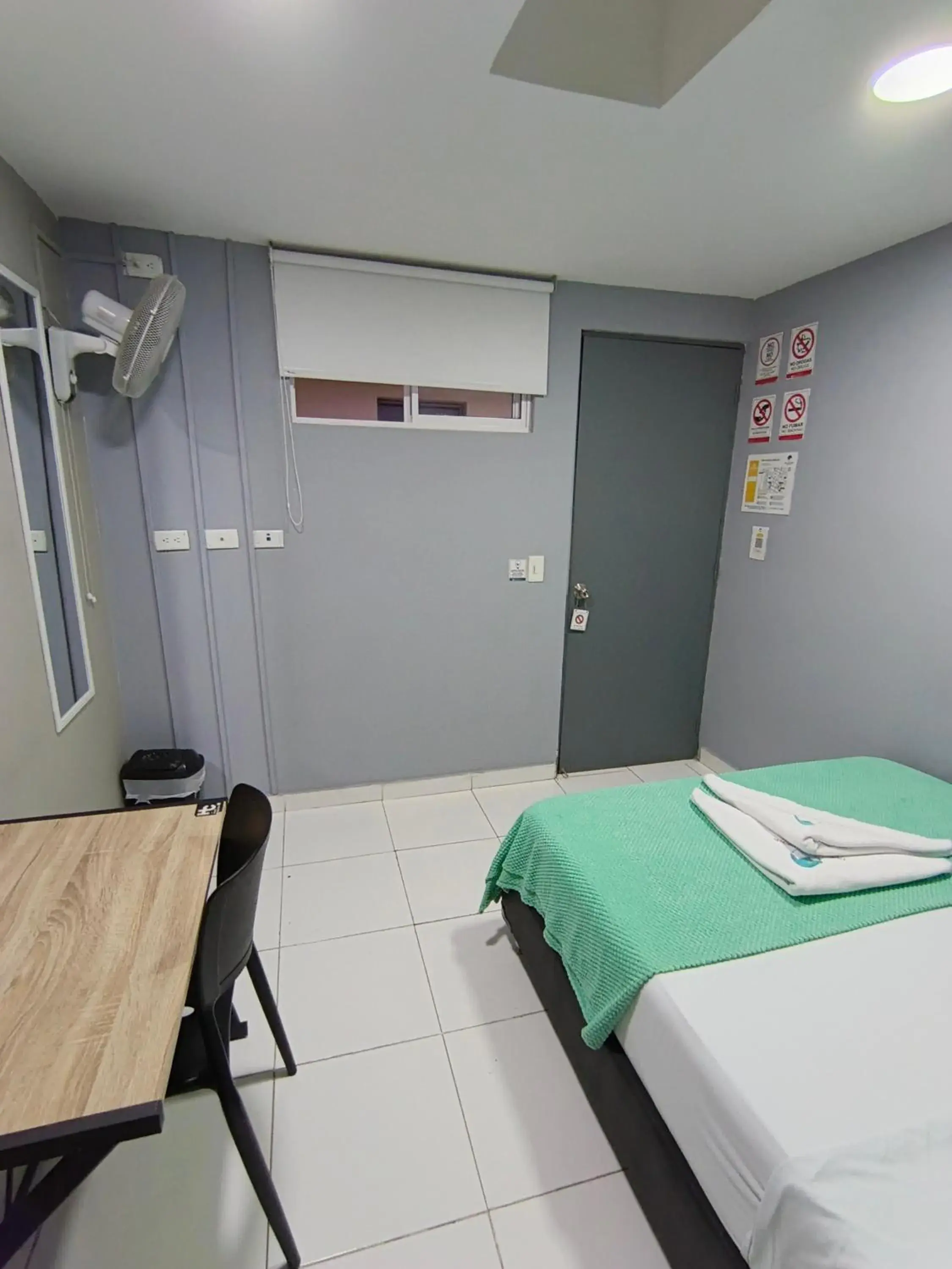 Standard Double Room with Shared Bathroom - single occupancy in Poblado Park Guest House Standard Double Room with Shared Bathroom - single occupancy in Poblado Park Guest House