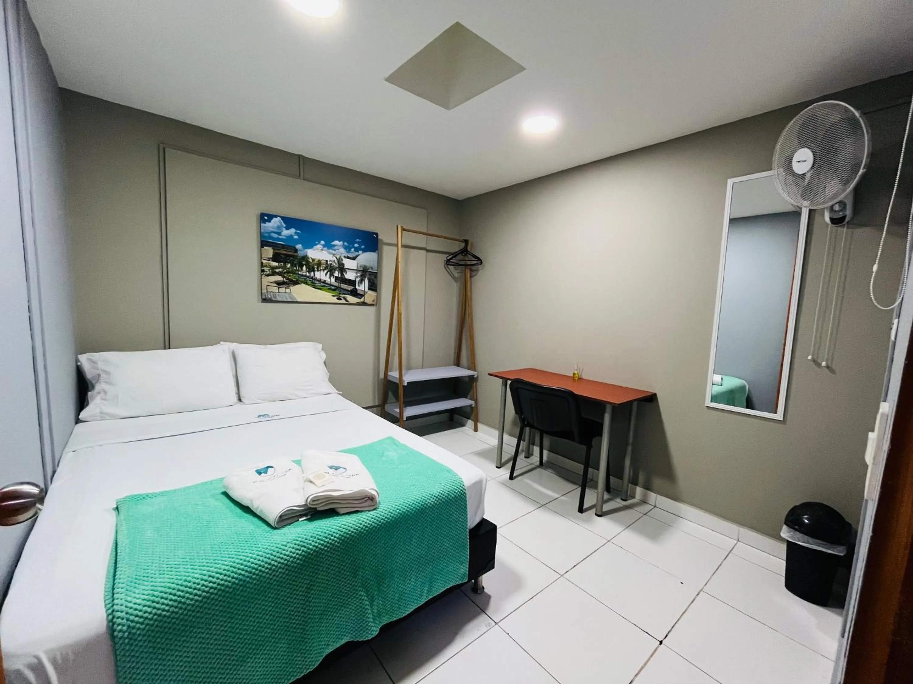 Standard Double Room with Shared Bathroom - single occupancy in Poblado Park Guest House