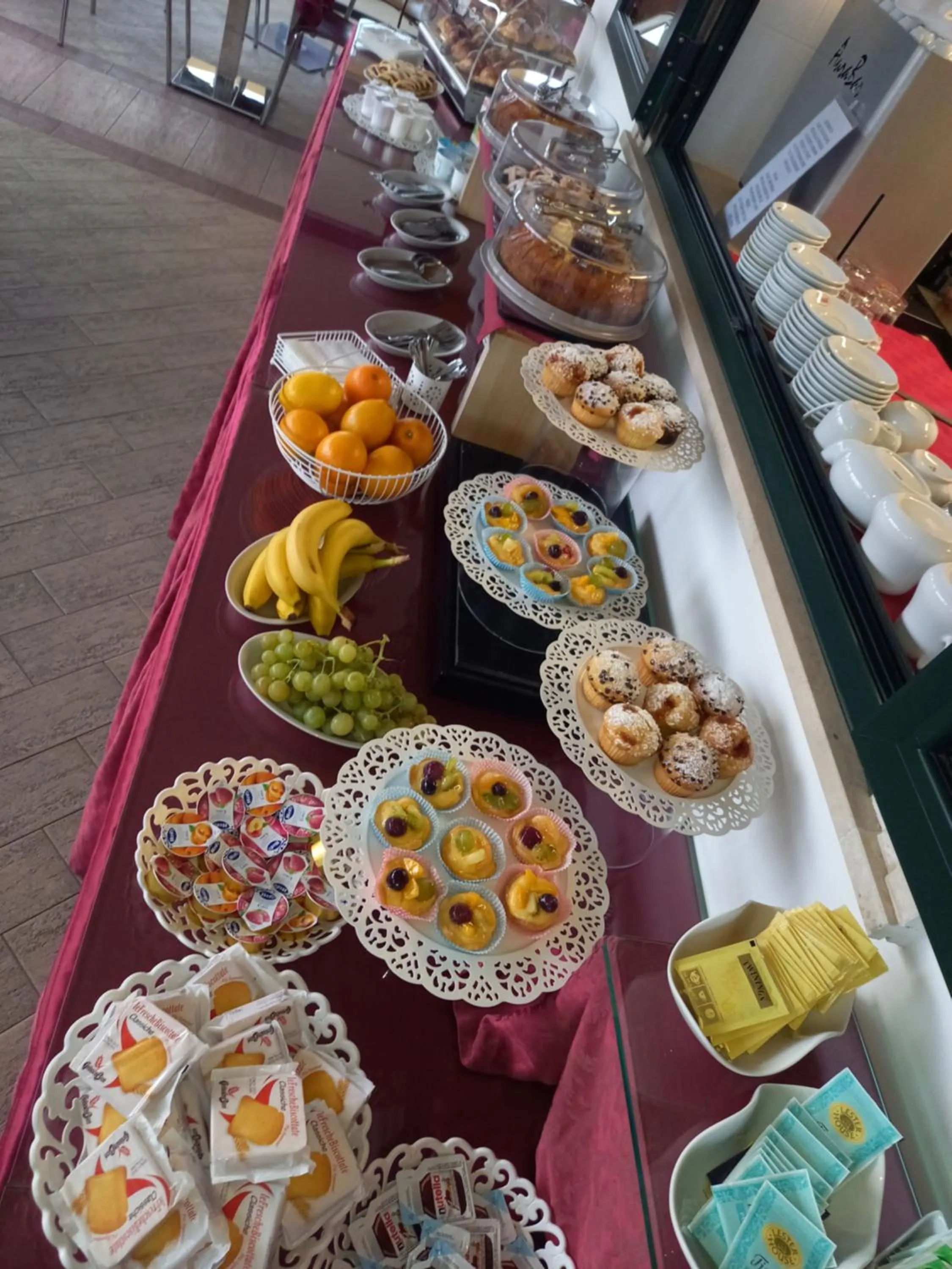 Buffet breakfast in Villa Adriana Hotel