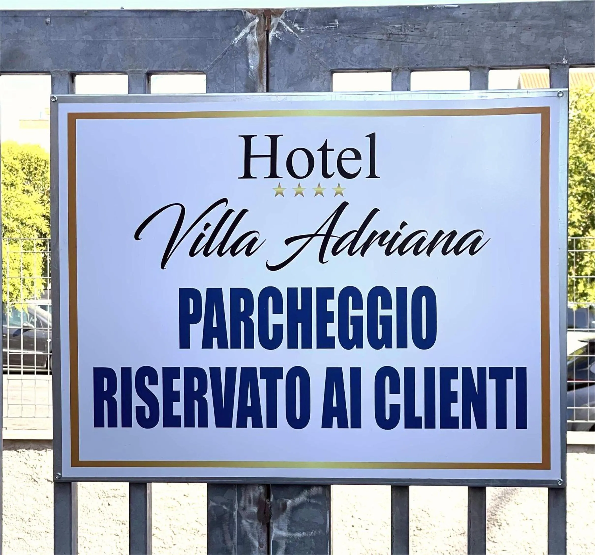 Parking in Villa Adriana Hotel