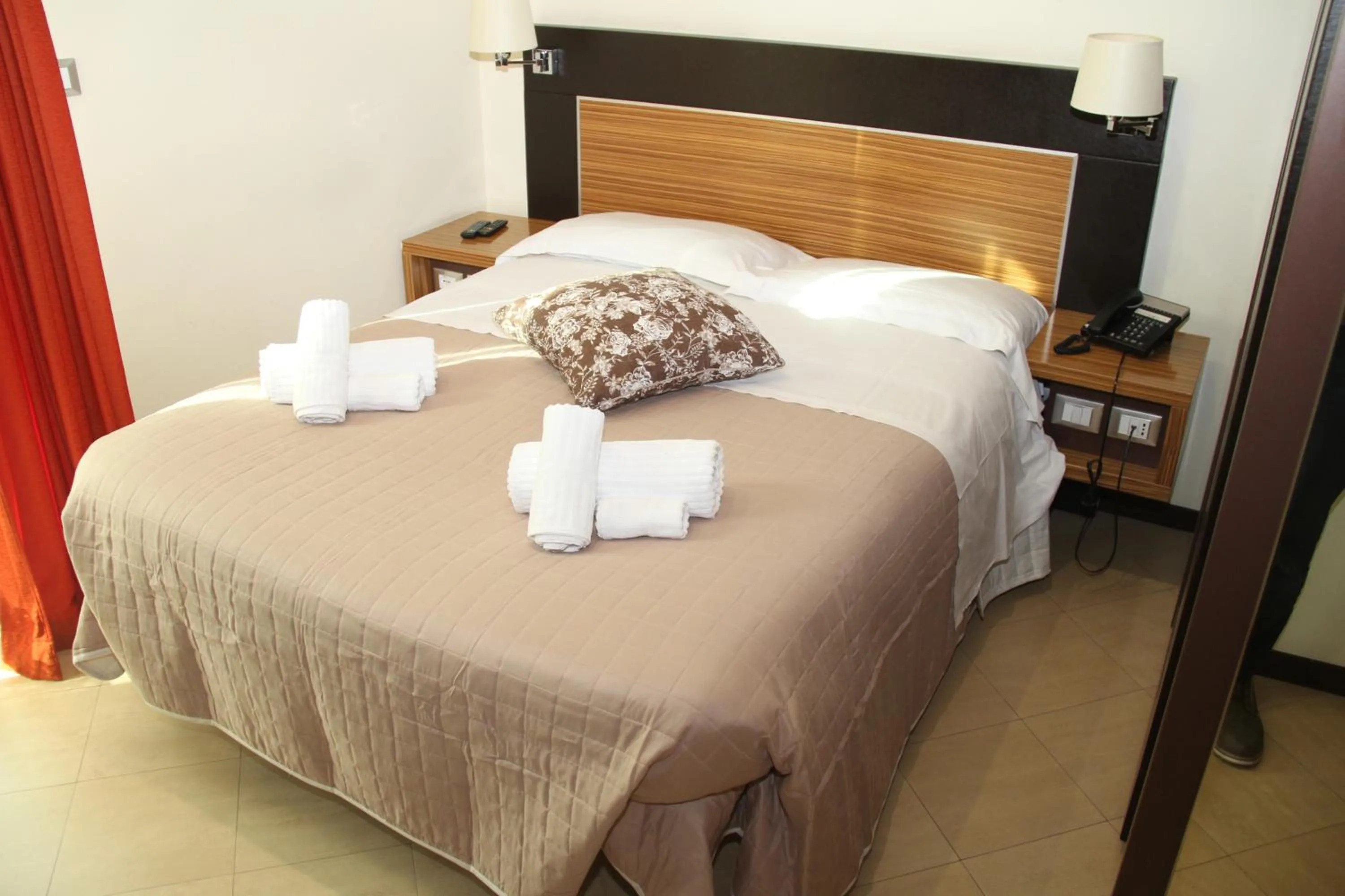 Bed in Villa Adriana Hotel