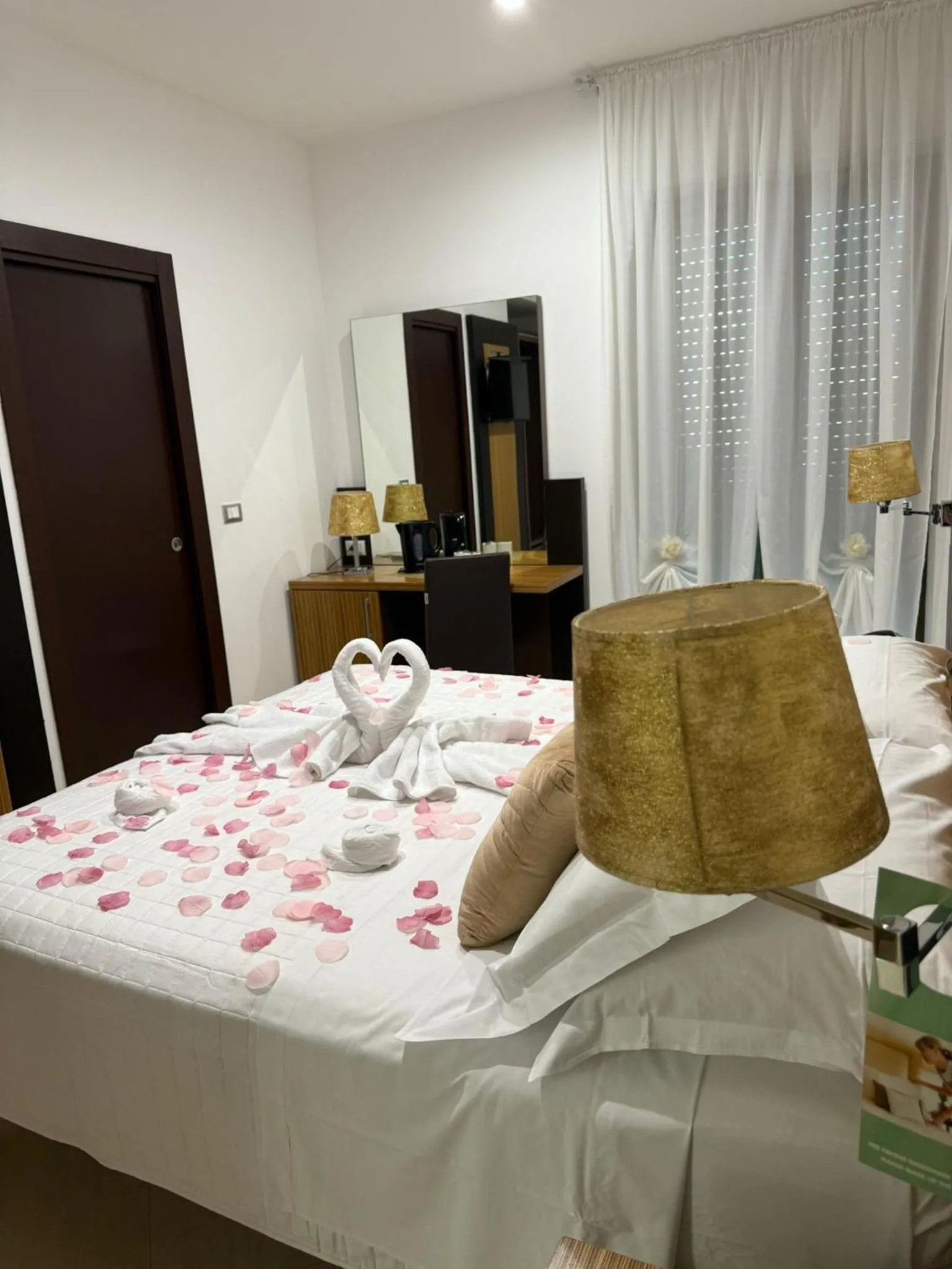 Bed in Villa Adriana Hotel