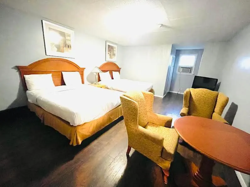 Bed in A1 Inn Niagara Falls