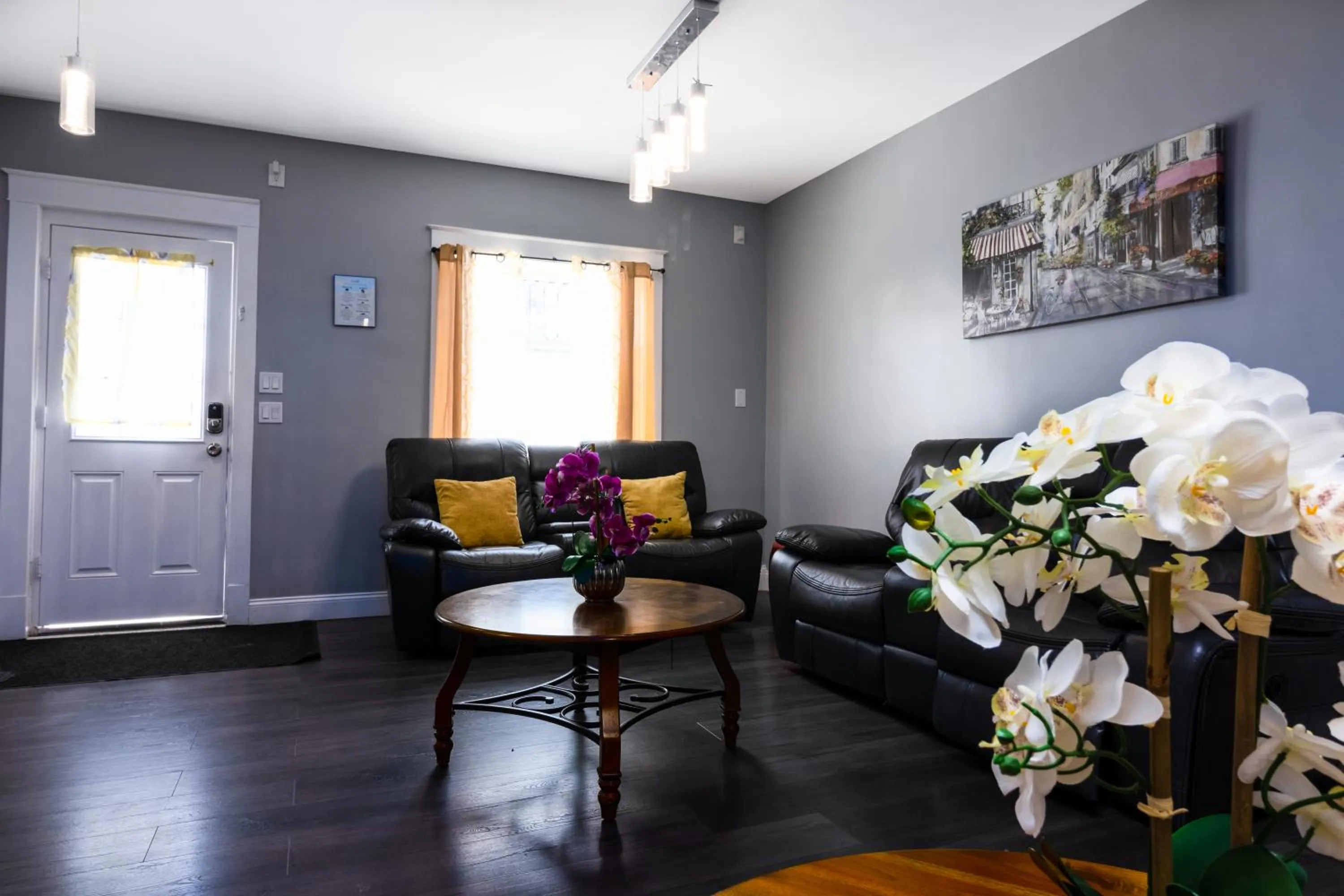 The Wheel of Fortune Duplex- 8BR Free Parking, Minutes From Falls & Casino