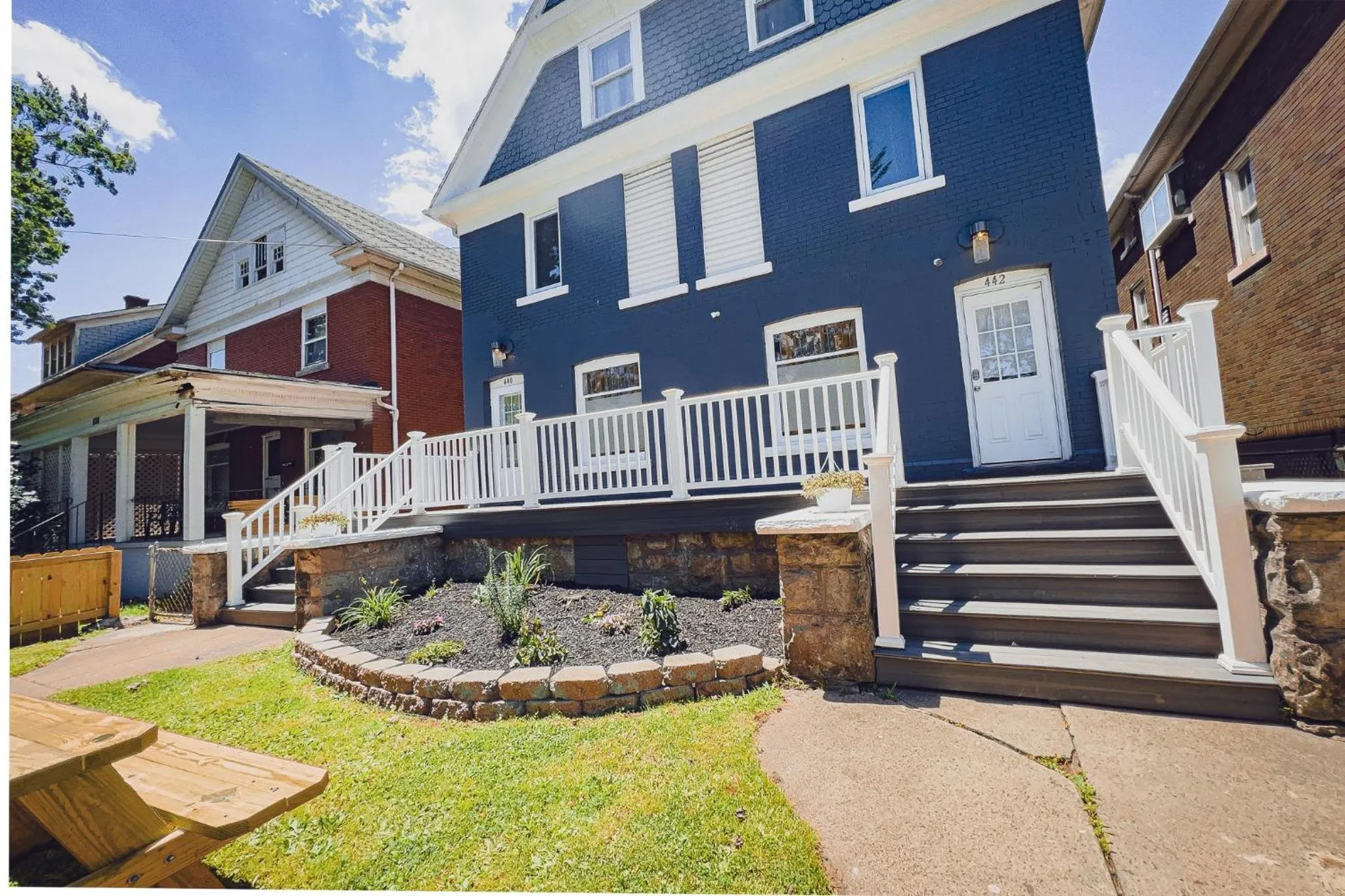 Neighbourhood in The Wheel of Fortune Duplex- 8BR Free Parking, Minutes From Falls & Casino