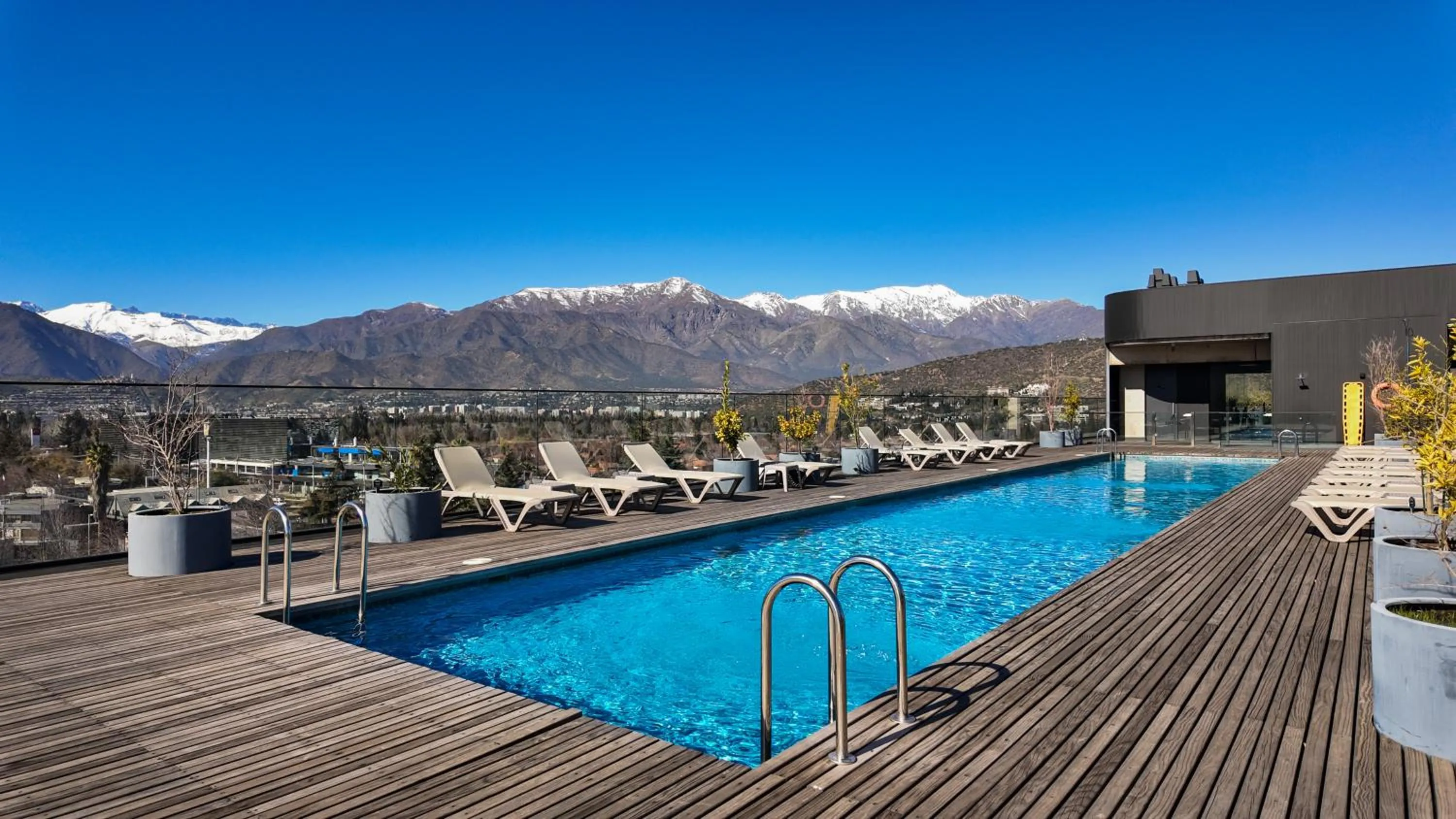 Swimming pool in Nucleo Mayor Apart