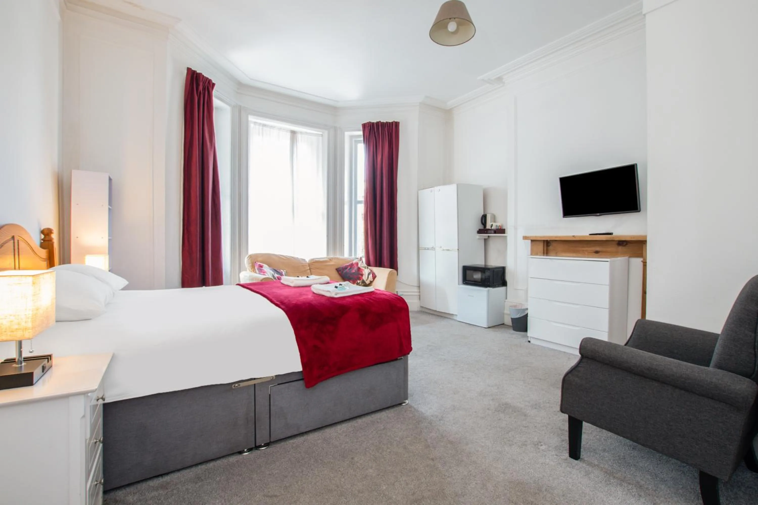 Bedroom, Bed in OYO The Lodge Bournemouth