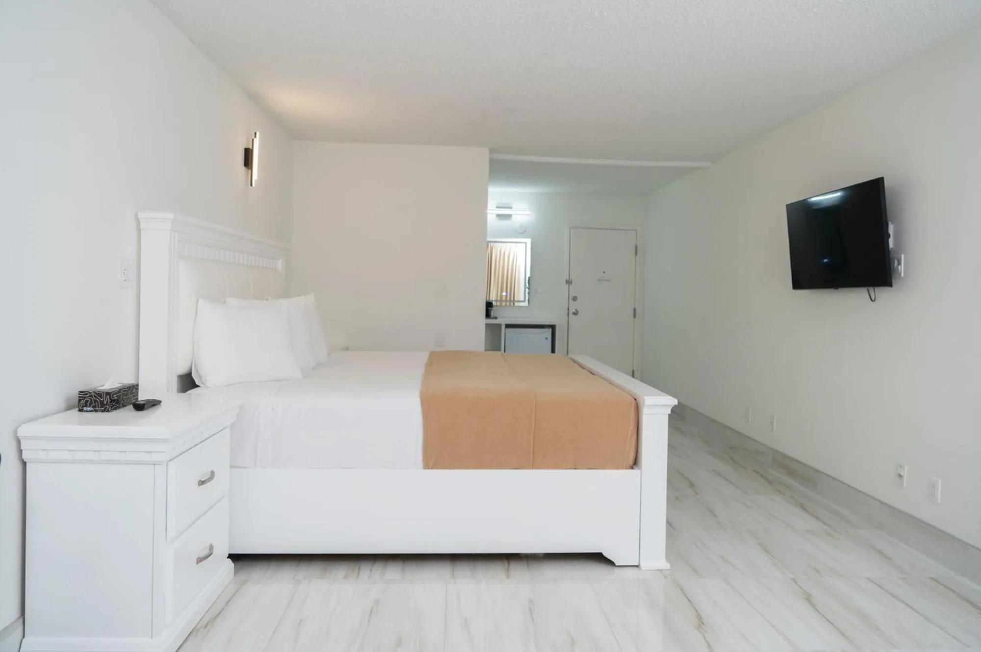 Bedroom, Bed in Diplomat Inn