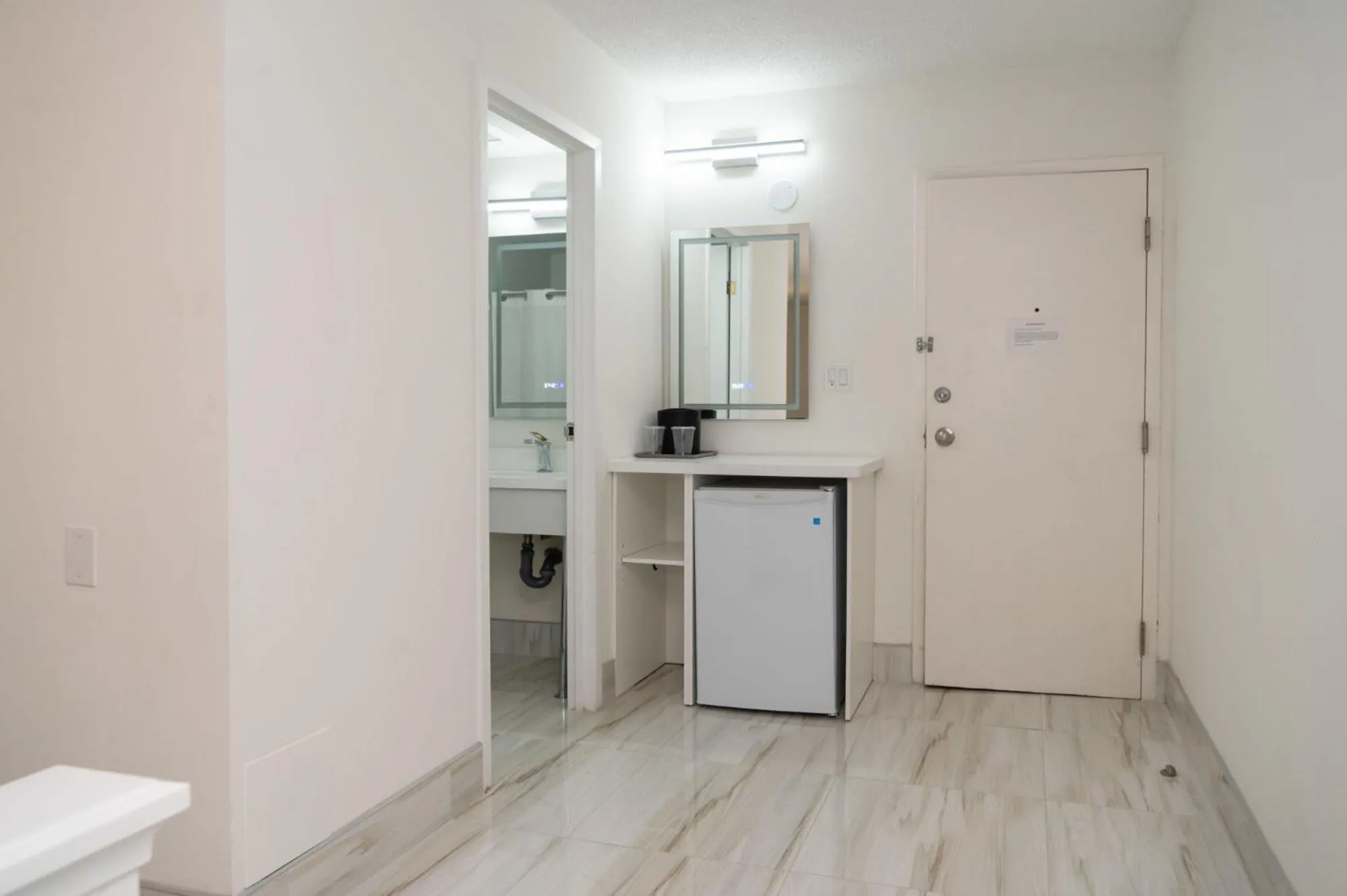 Kitchen or kitchenette in Diplomat Inn