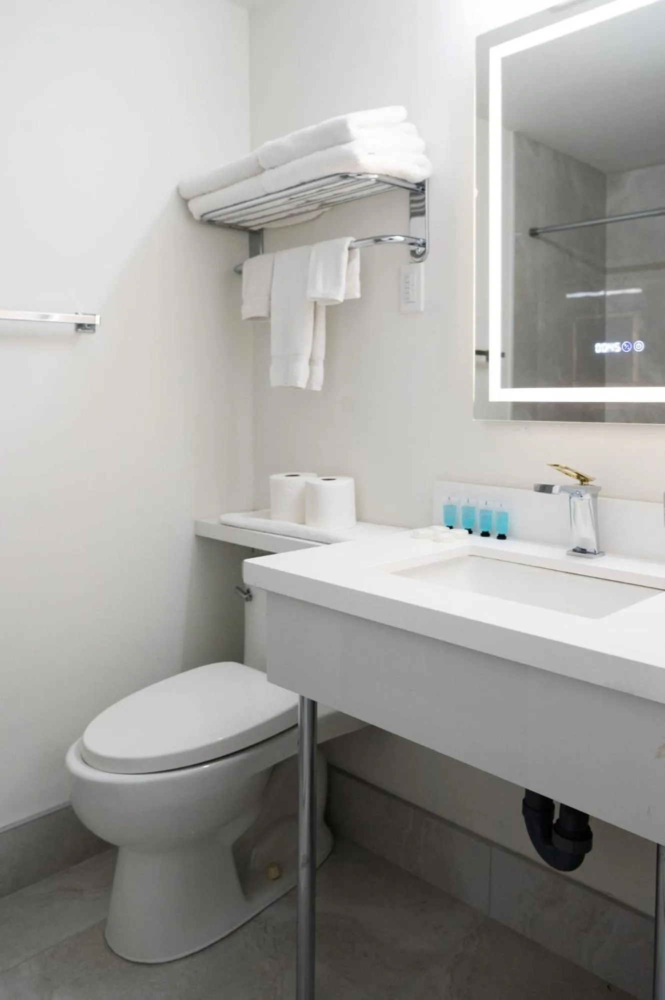 Bathroom in Diplomat Inn