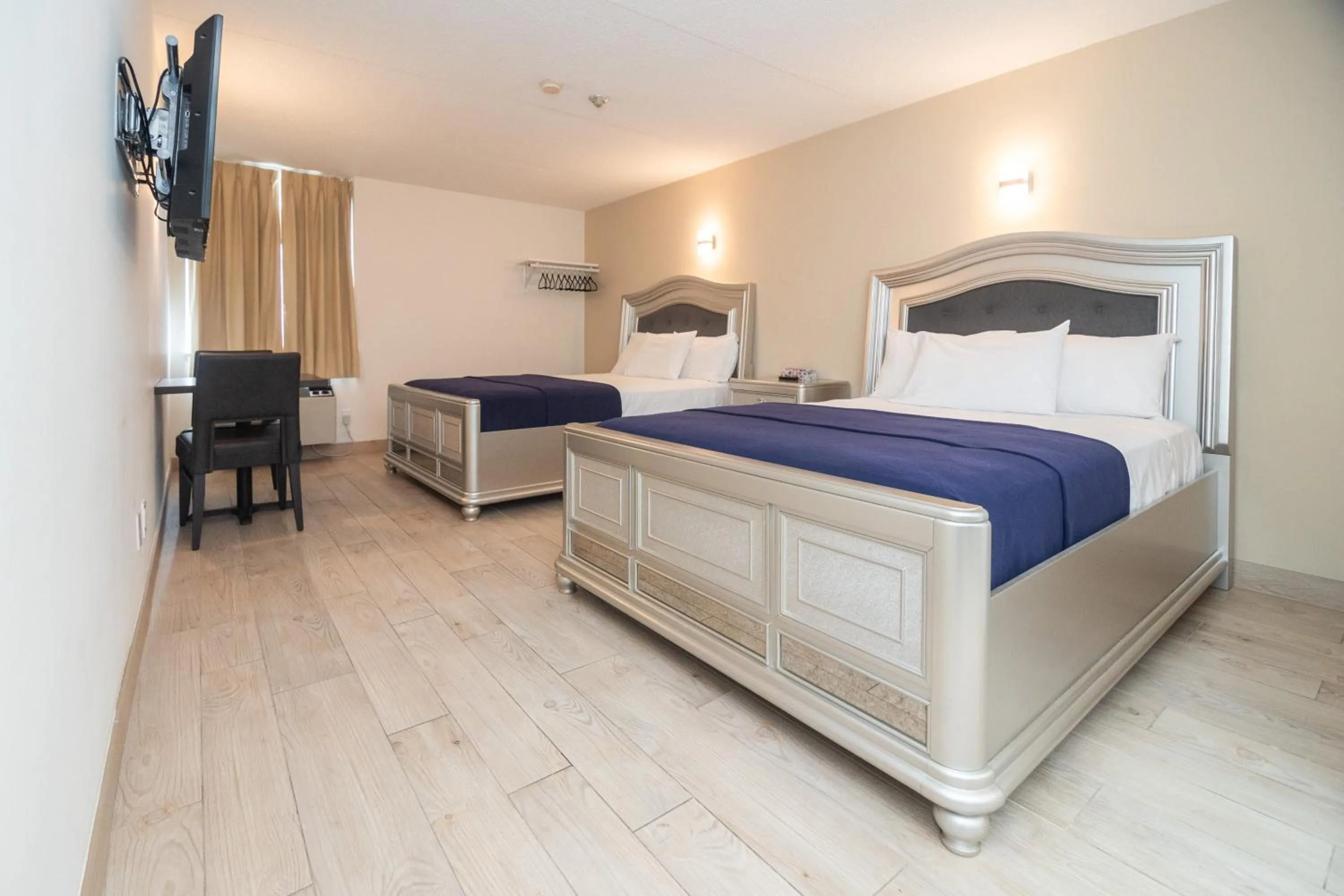 TV and multimedia, Bed in Diplomat Inn