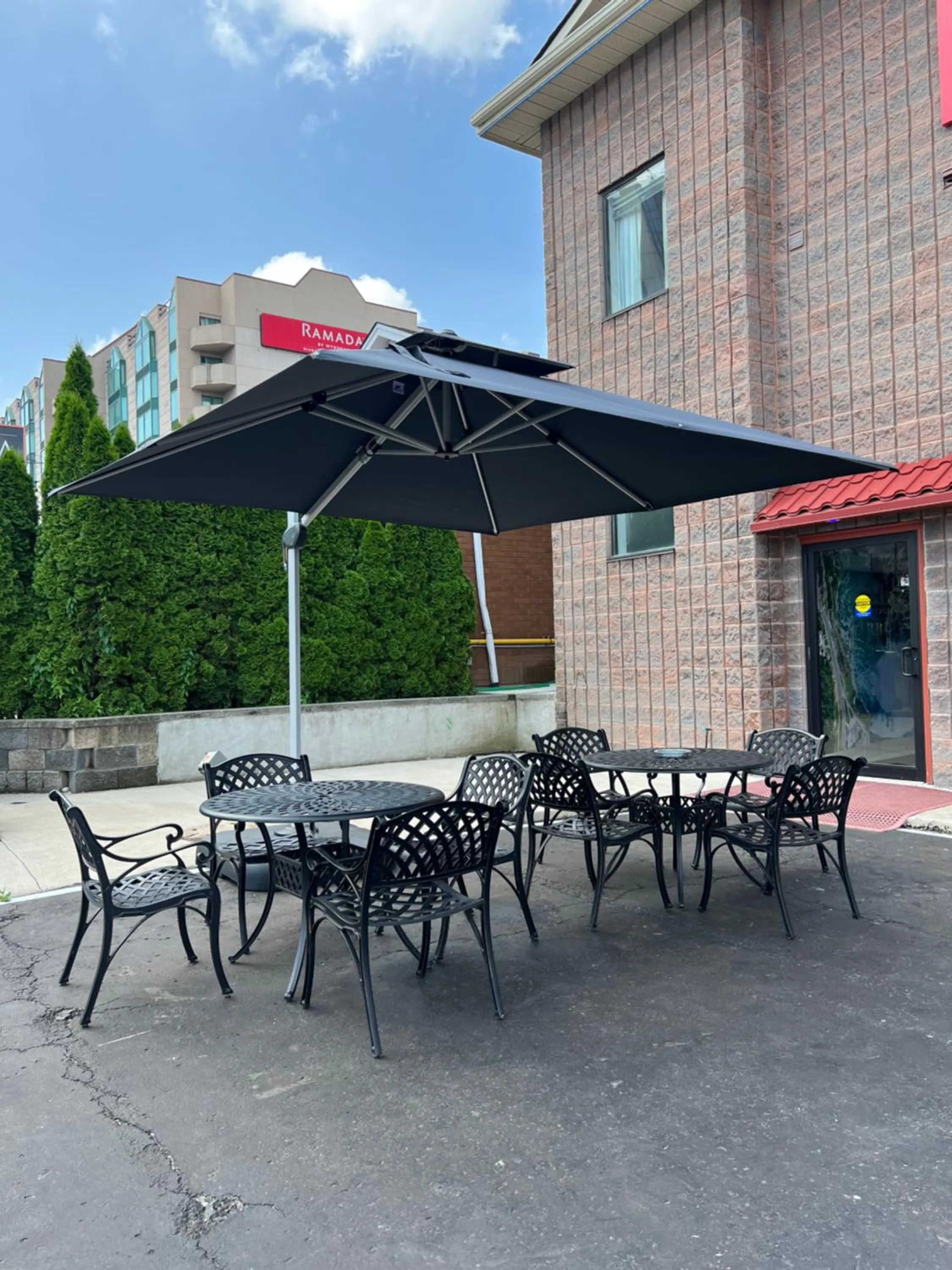 Patio in Diplomat Inn