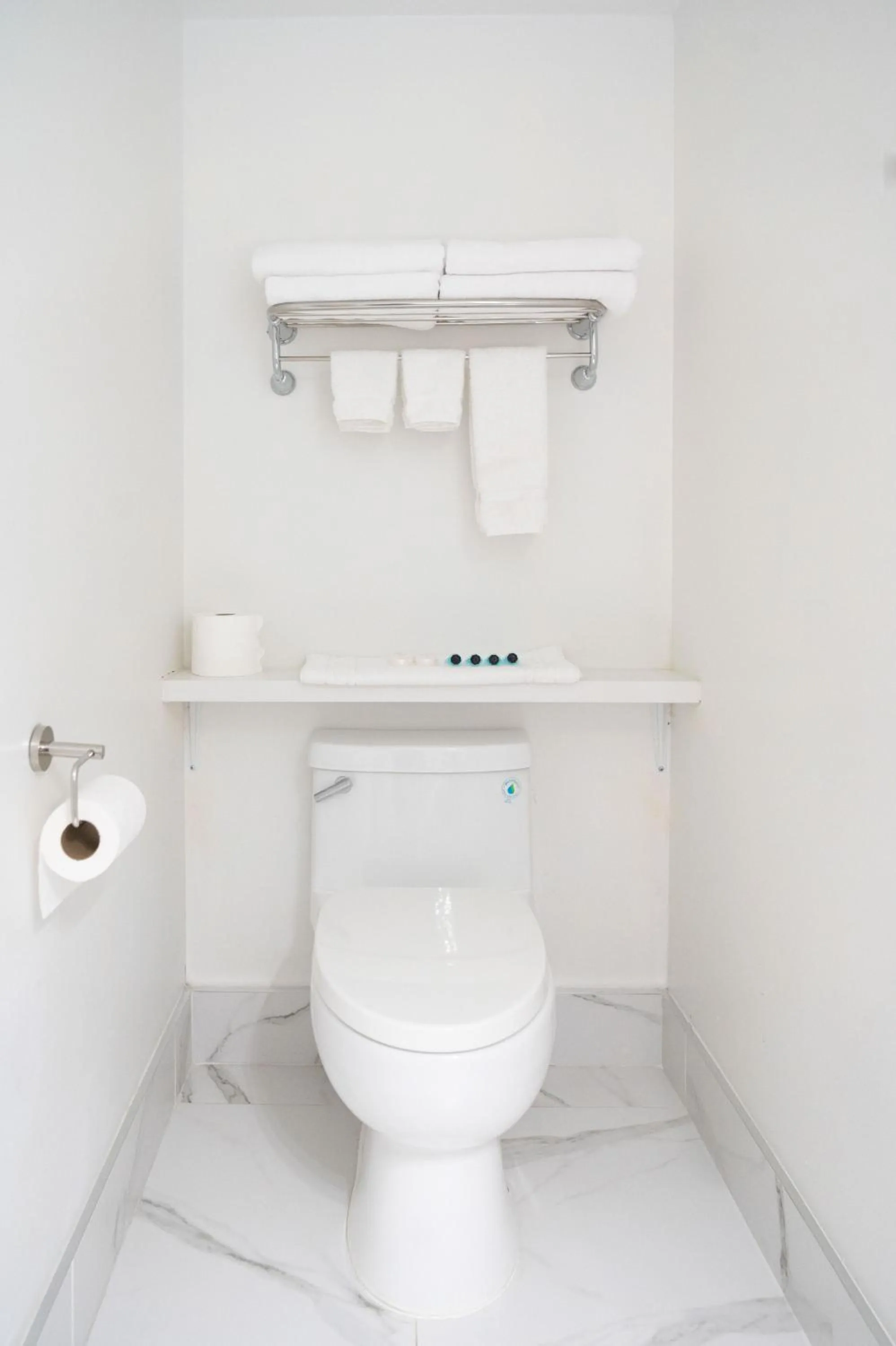 Bathroom in Diplomat Inn