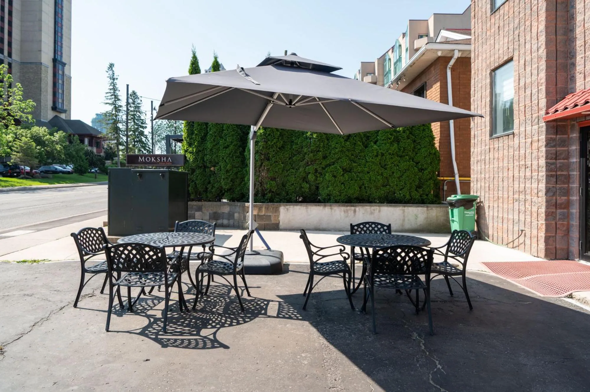 Property building in Diplomat Inn