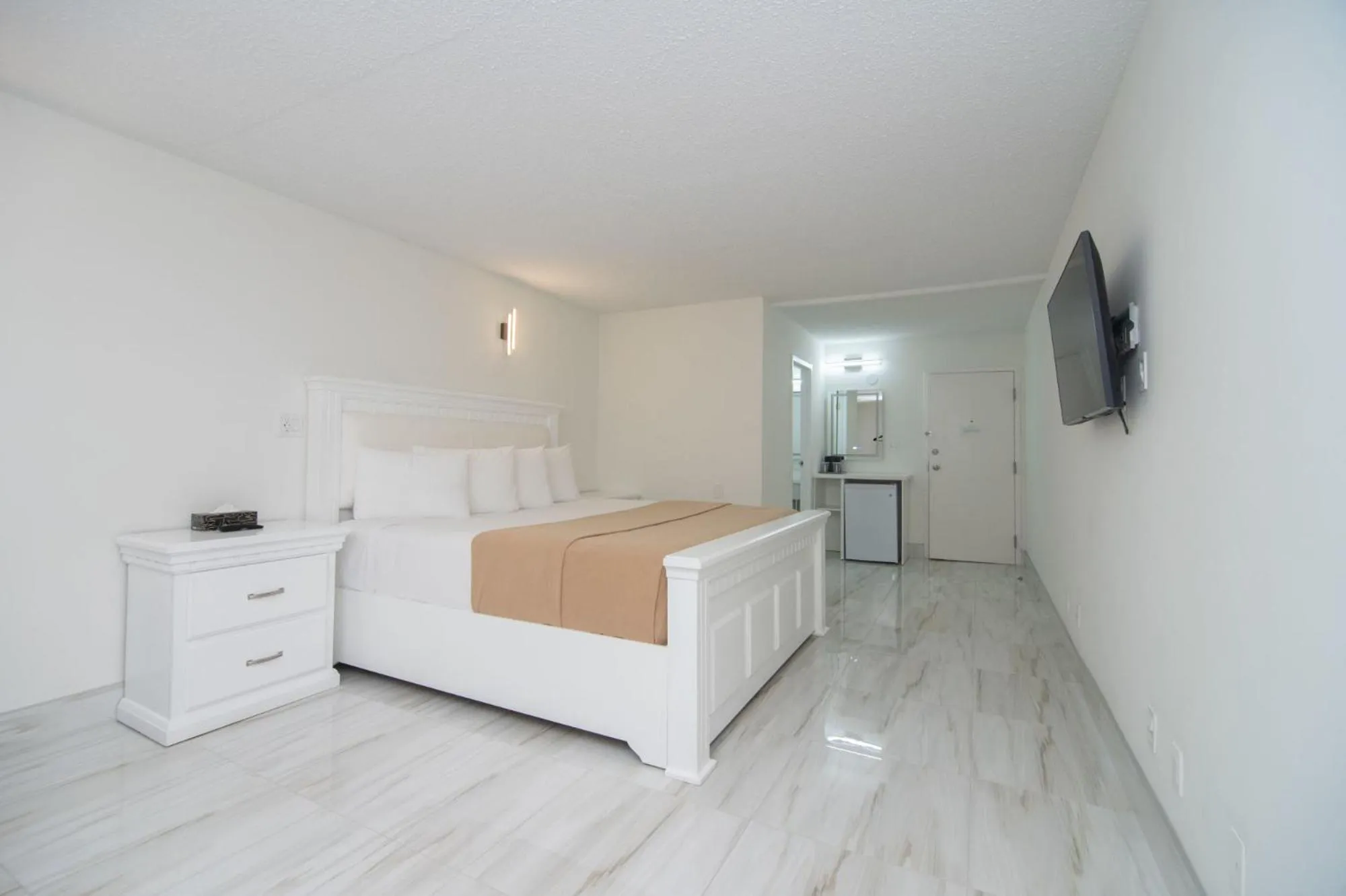 Bedroom, Bed in Diplomat Inn