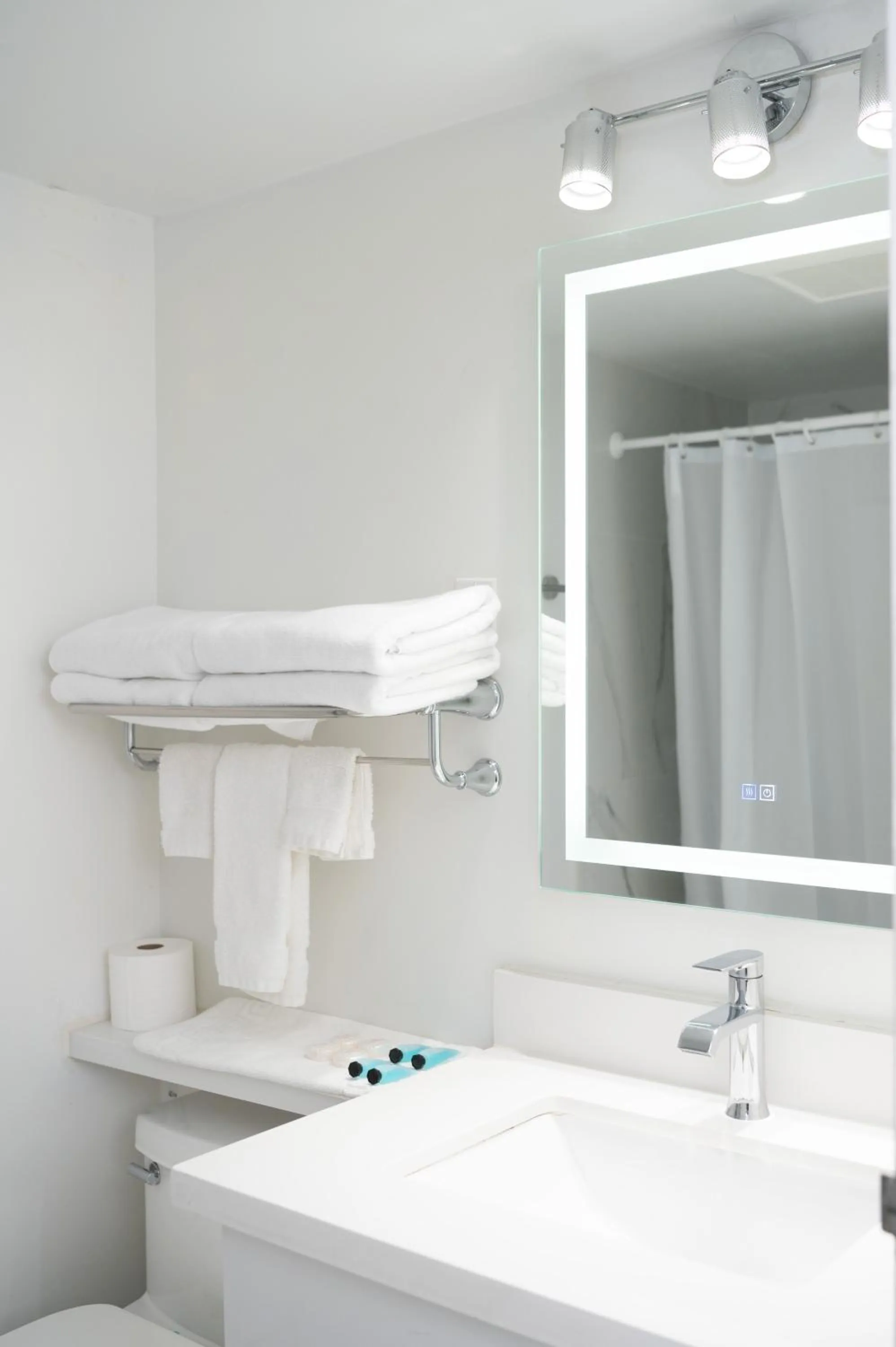 Bathroom in Diplomat Inn