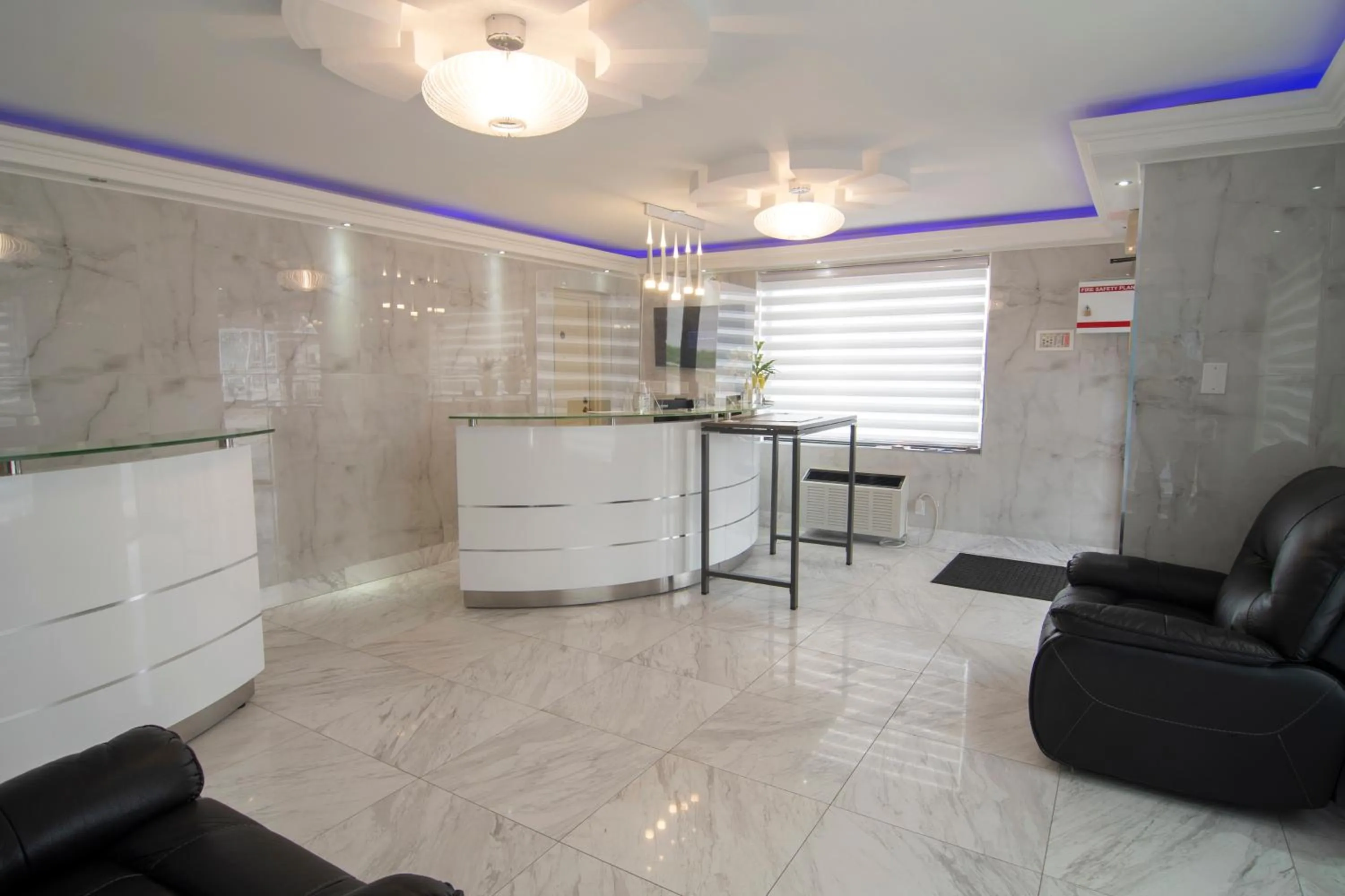 Lobby or reception in Diplomat Inn