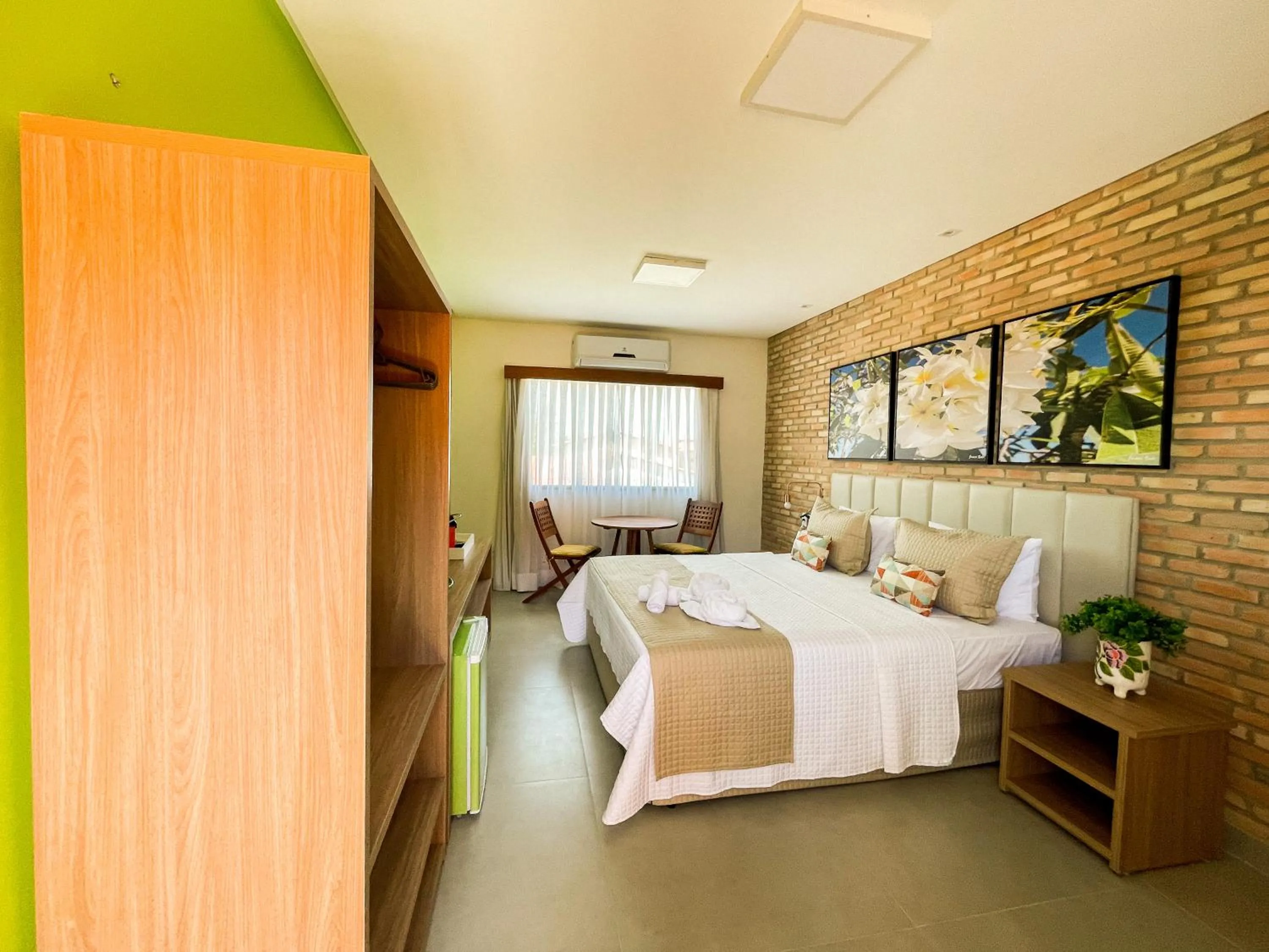 Photo of the whole room, Bed in Pousada das Flores