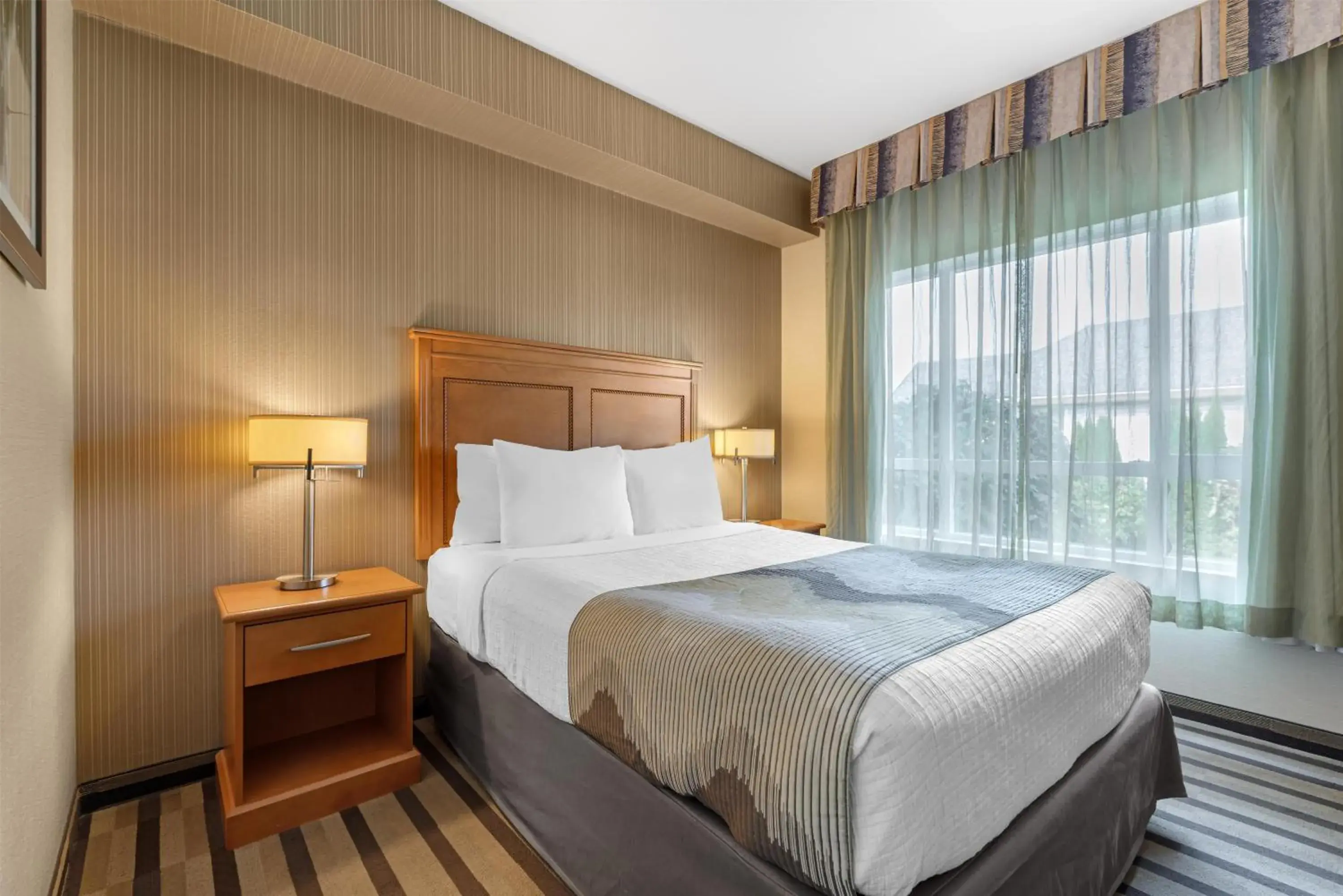 Bedroom, Bed in Best Western King George Inn & Suites Bedroom, Bed in Best Western King George Inn & Suites