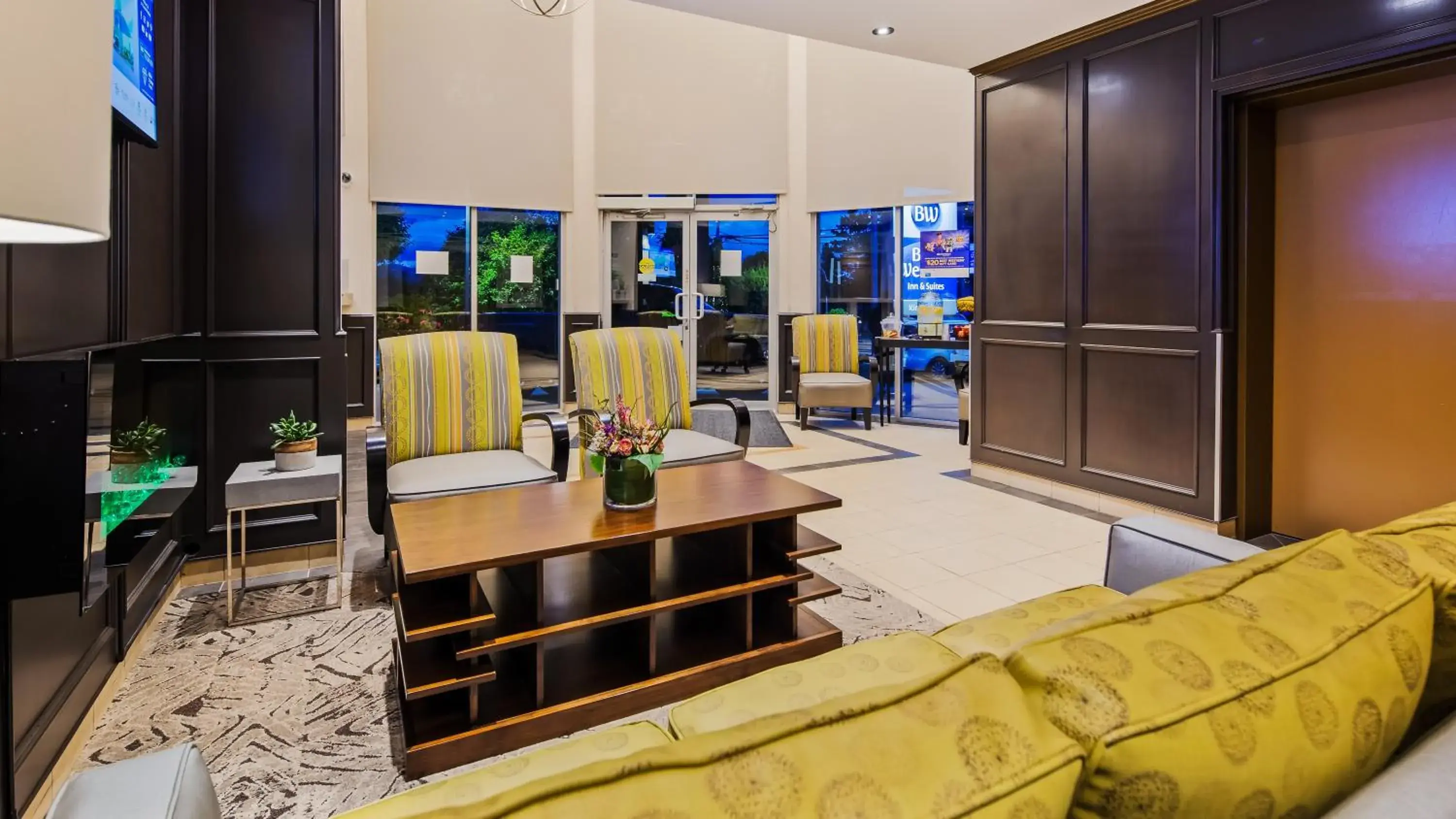 Lobby or reception in Best Western King George Inn & Suites Lobby or reception in Best Western King George Inn & Suites