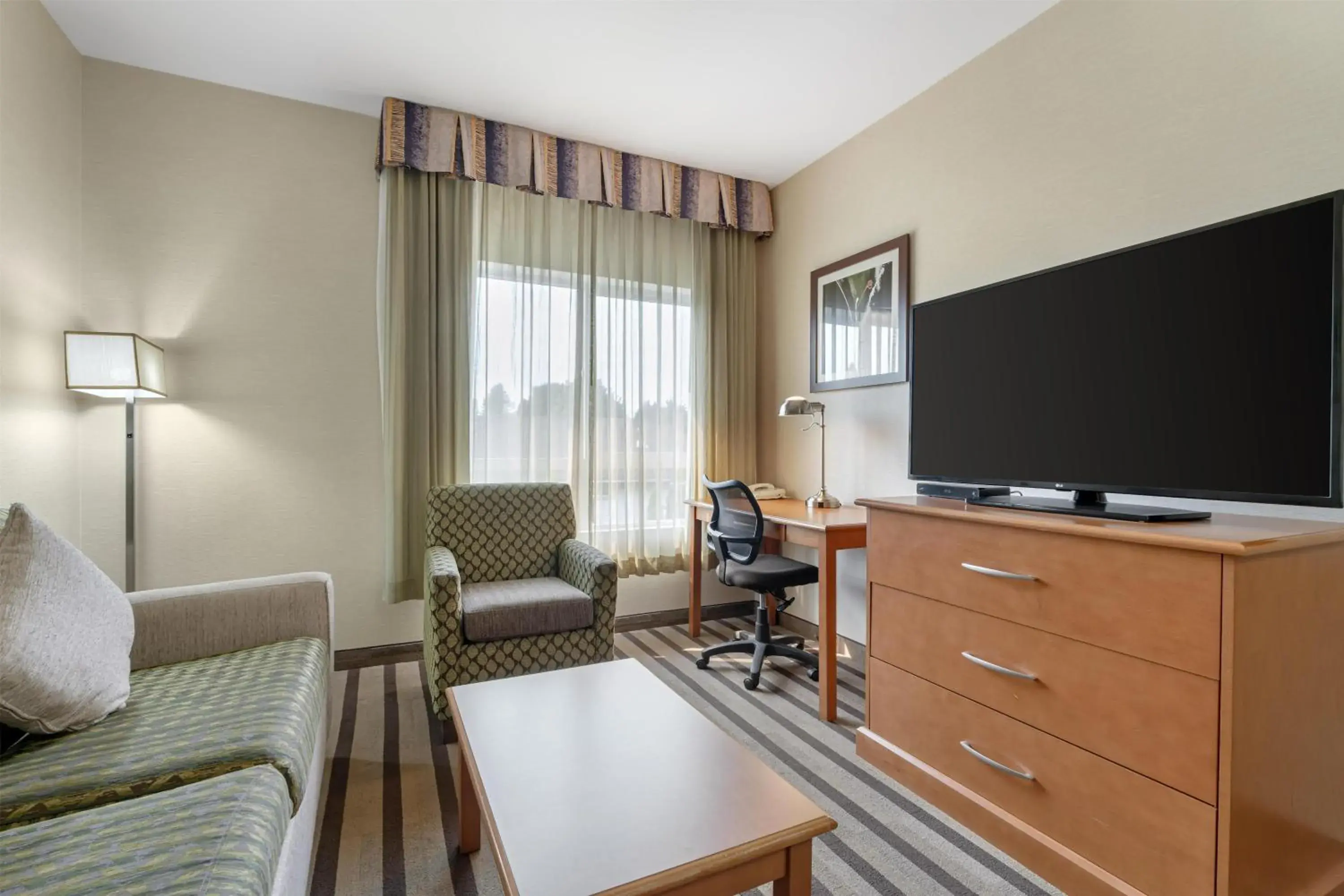 Bedroom in Best Western King George Inn & Suites Bedroom in Best Western King George Inn & Suites