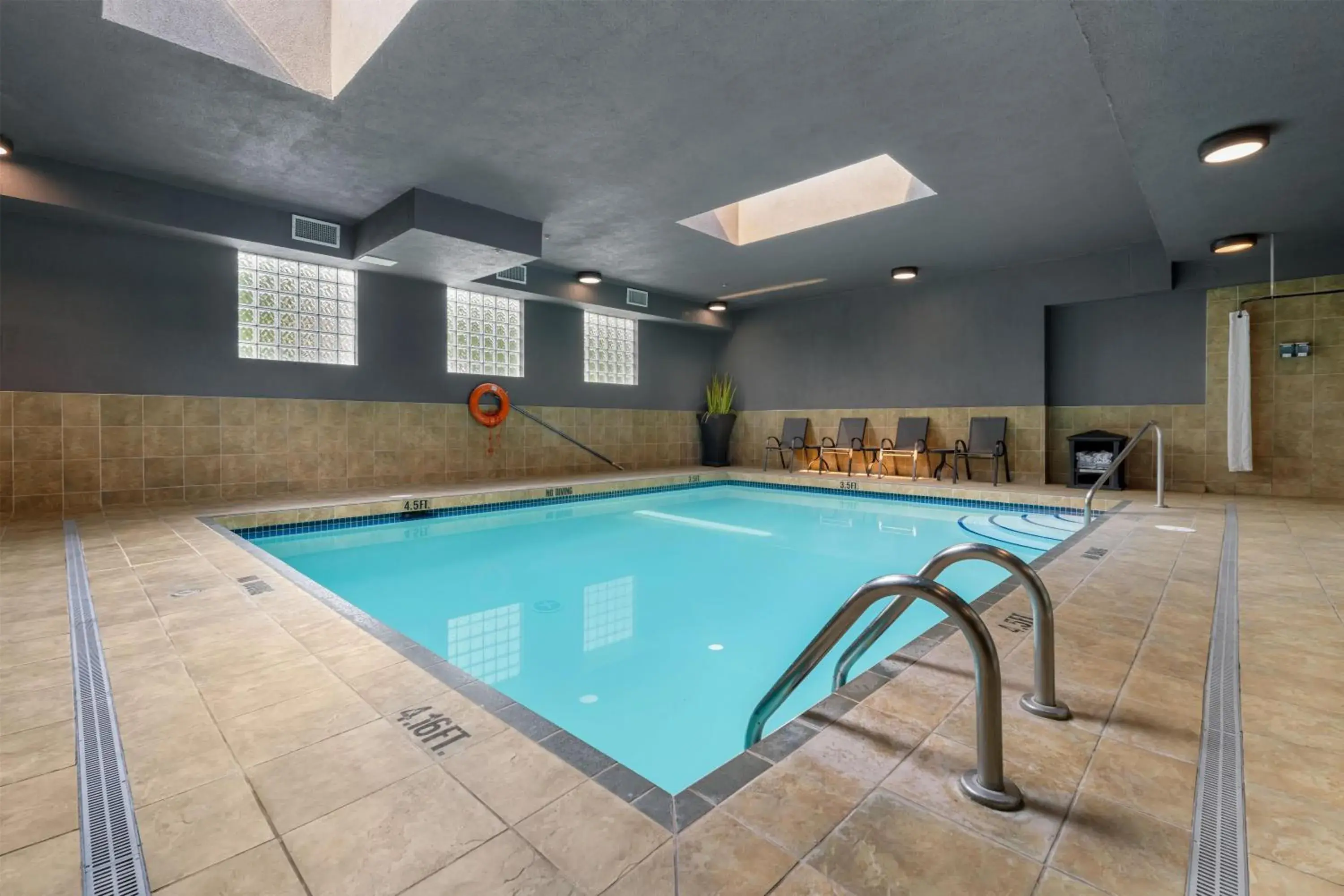 Pool view in Best Western King George Inn & Suites Pool view in Best Western King George Inn & Suites