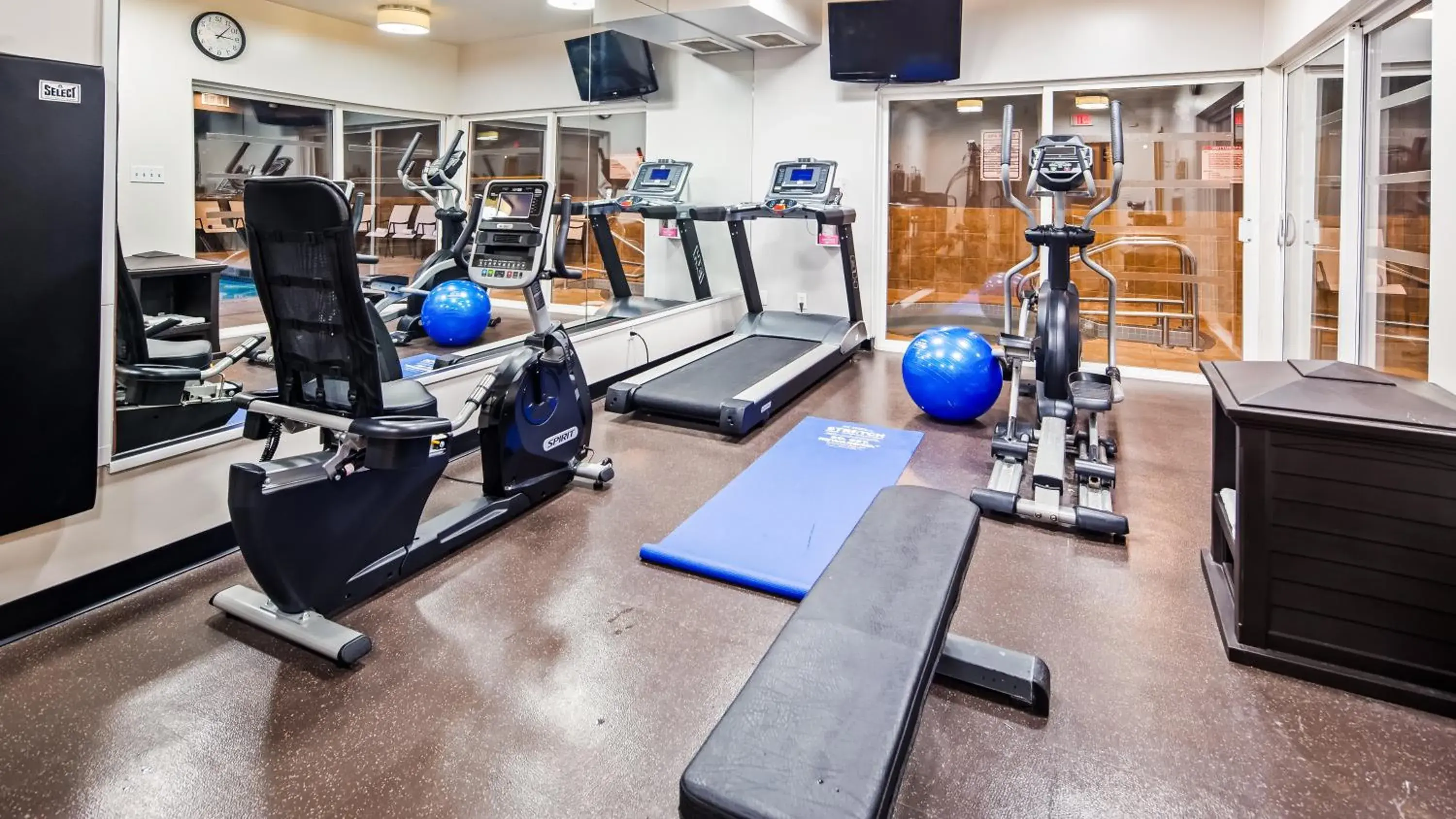 Fitness centre/facilities in Best Western King George Inn & Suites Fitness centre/facilities in Best Western King George Inn & Suites